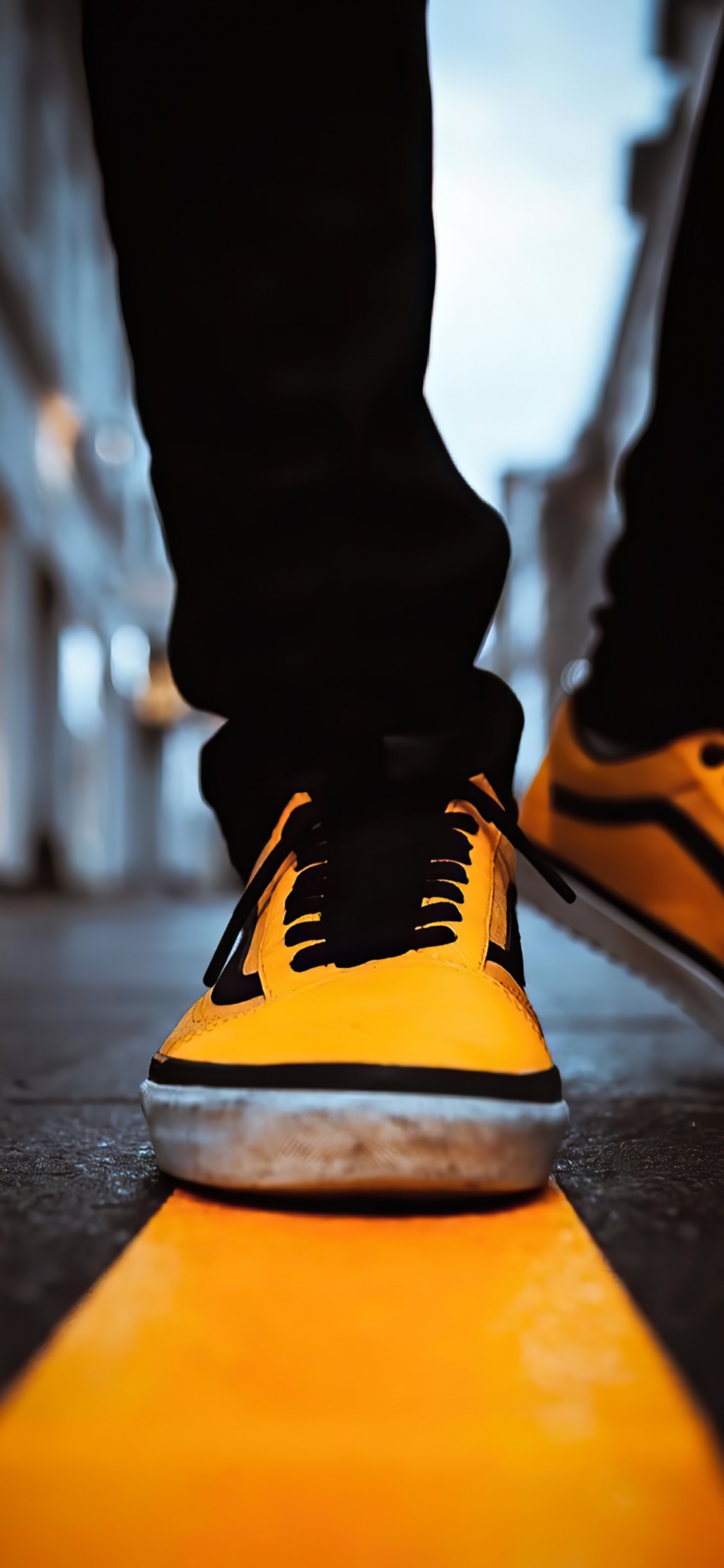 Обои открытый обуви, уличная мода, кеды, пол, Спортивная одежда в разрешении 1125x2436