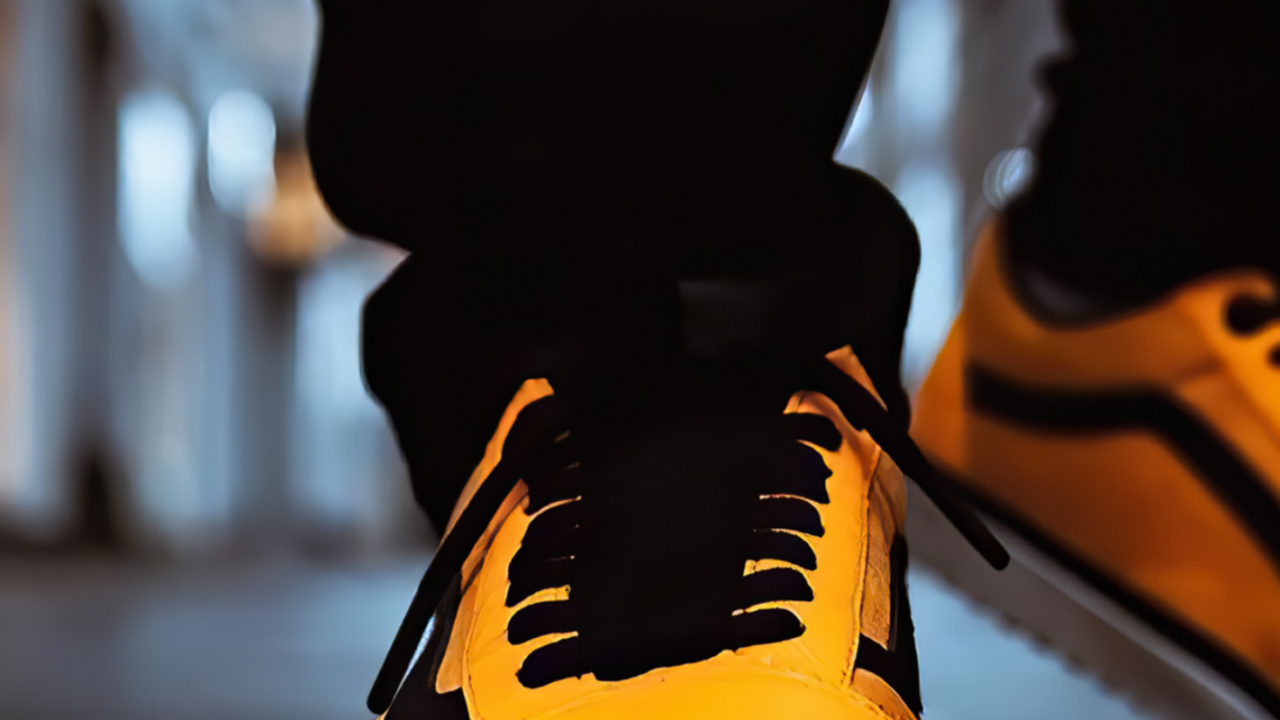 Обои открытый обуви, уличная мода, кеды, пол, Спортивная одежда в разрешении 1280x720