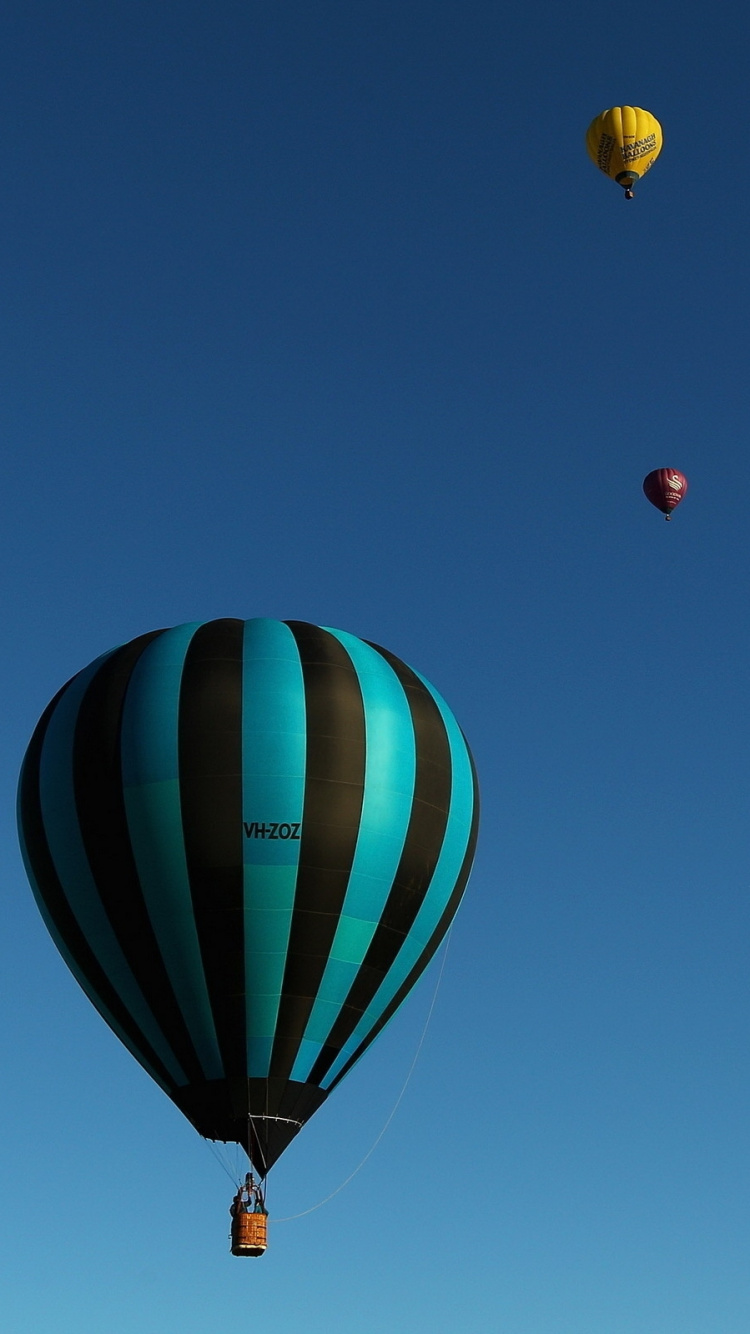Обои воздушный шарик, полеты на воздушном шаре, синий, облако, атмосфера земли в разрешении 750x1334