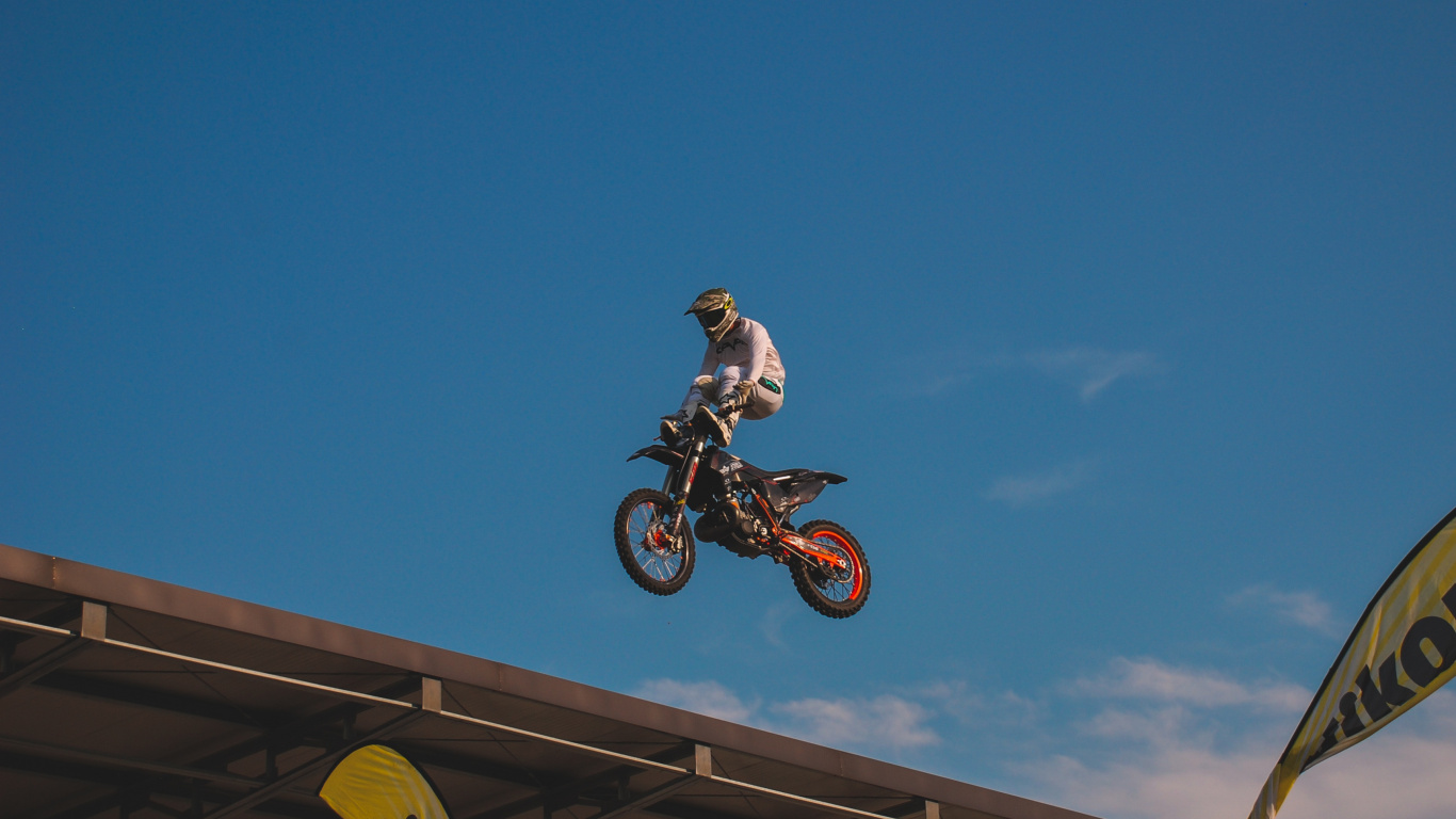 Обои мотоцикл, мотоцикл стантрайдинга, мотокросс, КТМ, спортивный мотоцикл в разрешении 1366x768