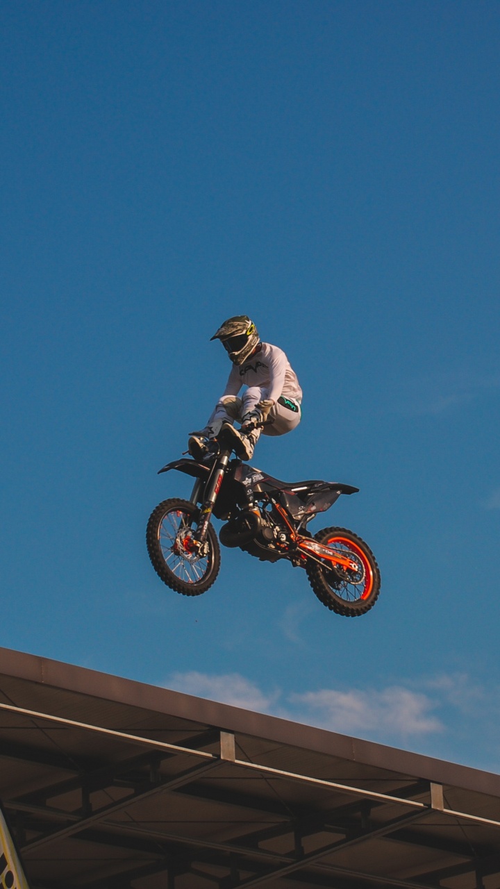 Обои мотоцикл, мотоцикл стантрайдинга, мотокросс, КТМ, спортивный мотоцикл в разрешении 720x1280