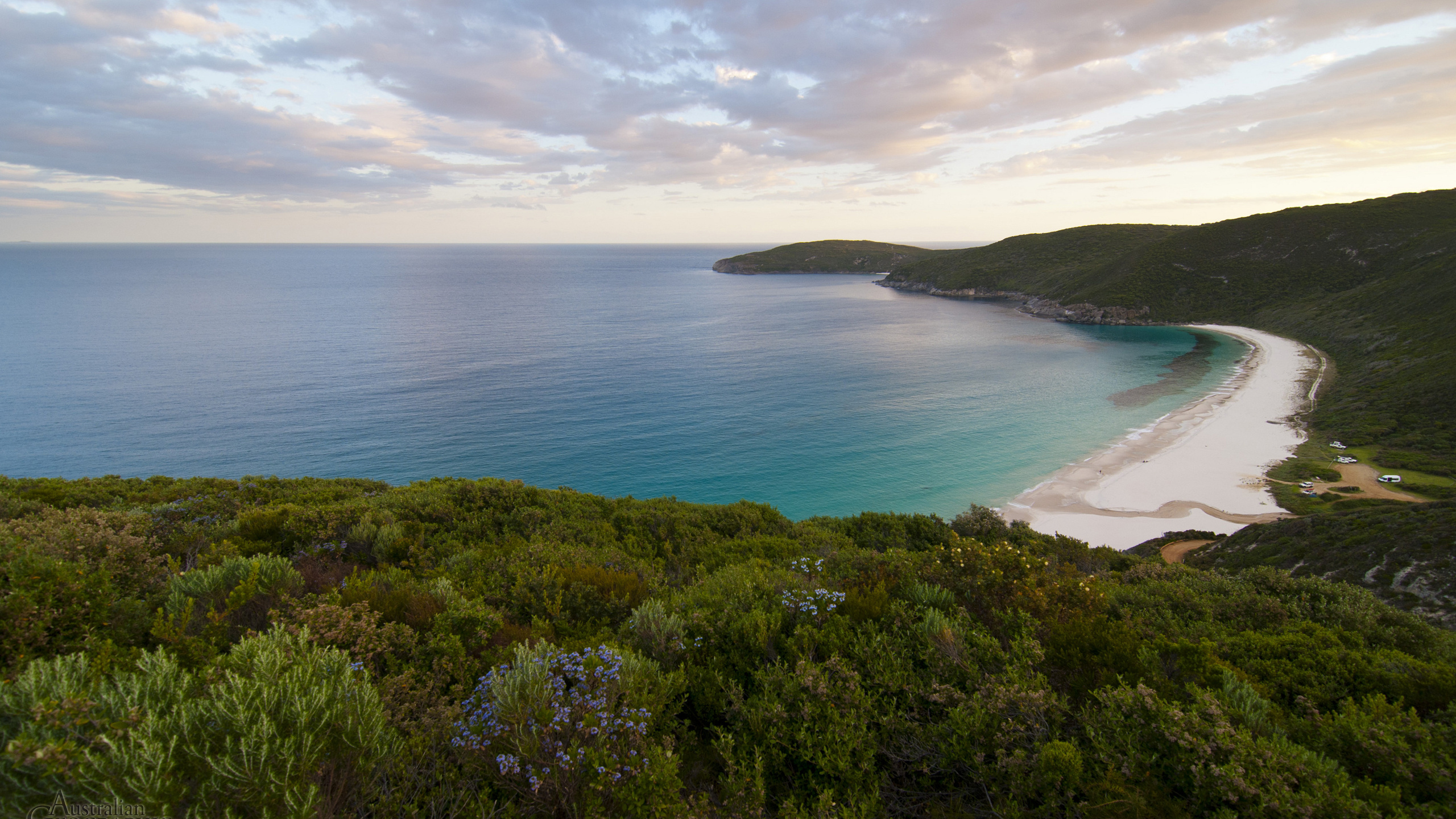 Обои побережье, плащ, море, прибрежные и океанические рельефы, берег в разрешении 2560x1440