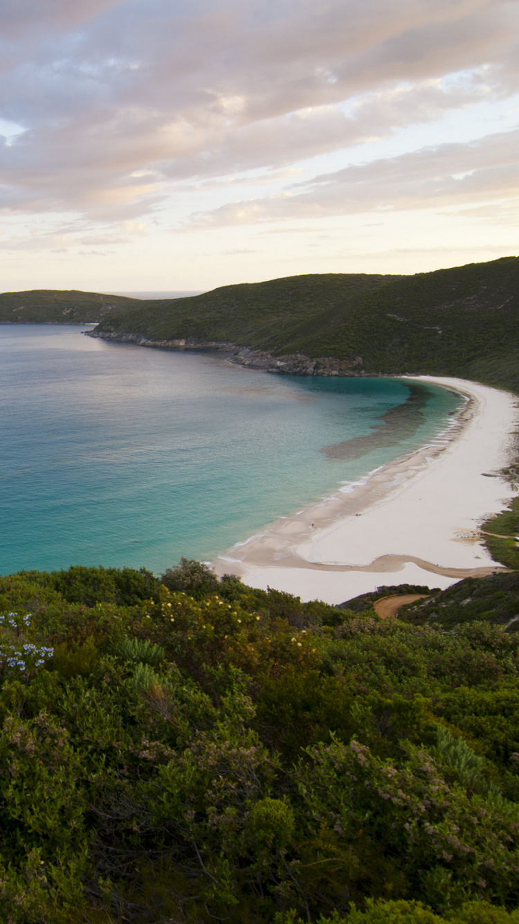 Обои побережье, плащ, море, прибрежные и океанические рельефы, берег в разрешении 750x1334