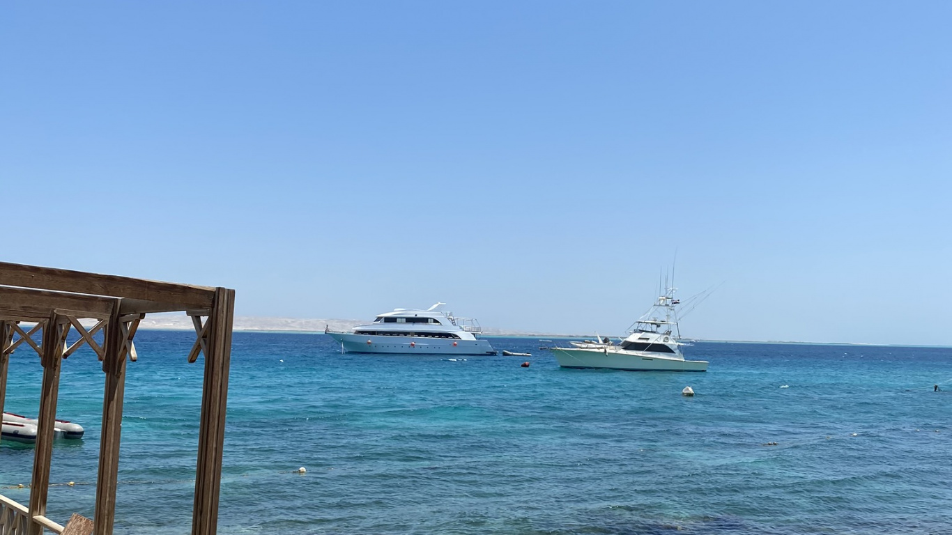 Обои море, судно, горизонт, лодка, океан в разрешении 1366x768