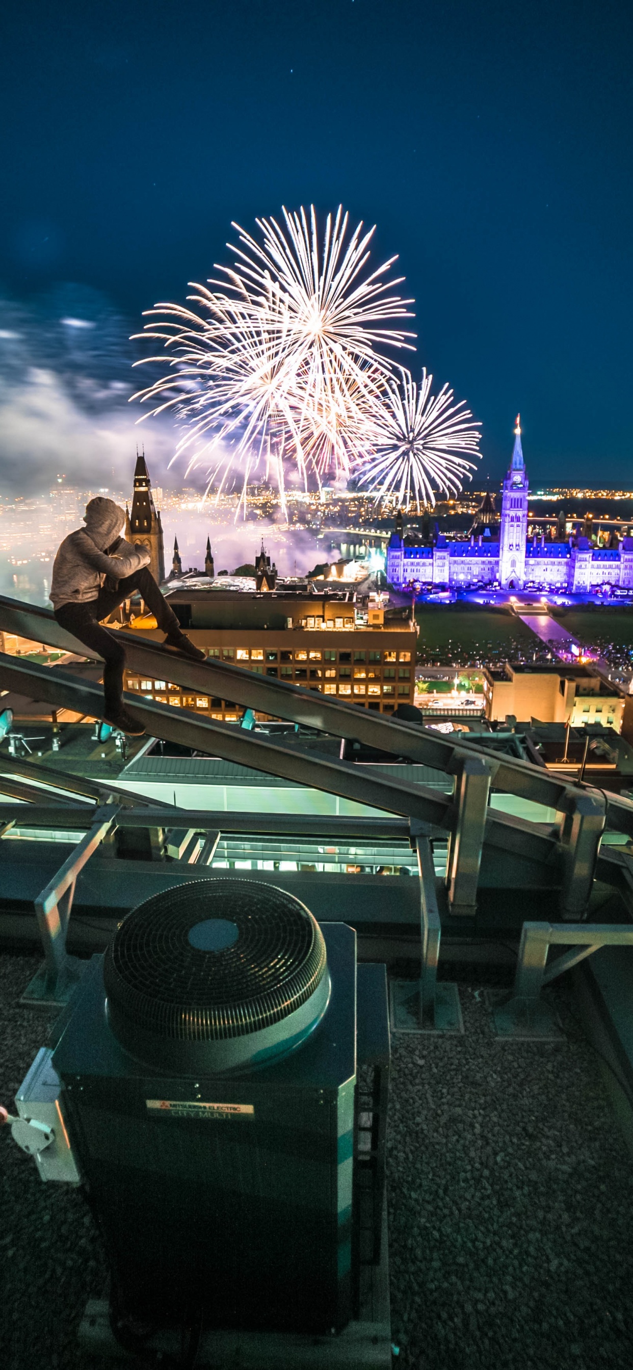 Обои салют, ориентир, ночь, городской район, архитектура в разрешении 1242x2688