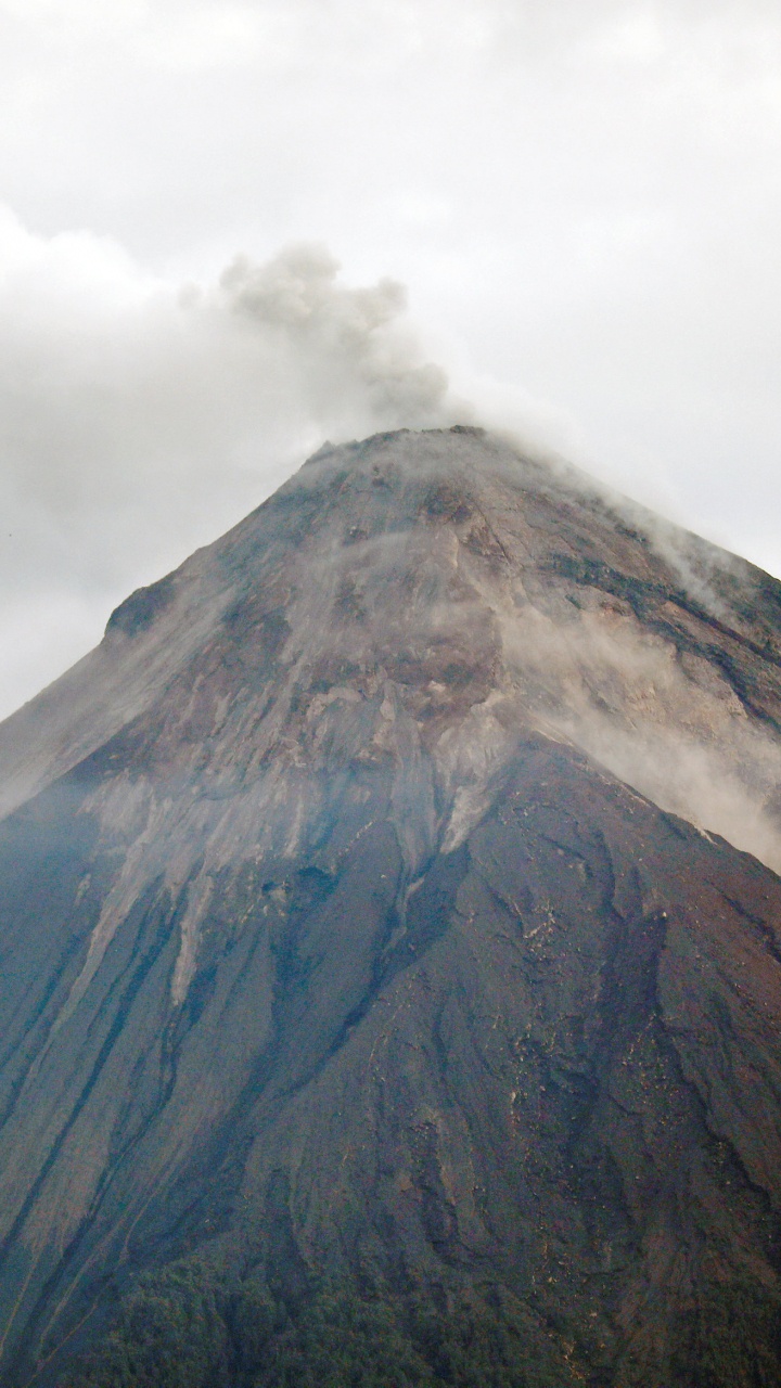 Обои нагорье, вулкан, стратовулкан, вулканического рельефа, щитовой вулкан в разрешении 720x1280