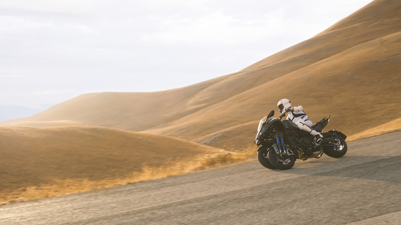 Обои Ямаха мотор Компани, Три-виллер, мотоцикл, мотоспорт, окружающая среда в разрешении 1280x720