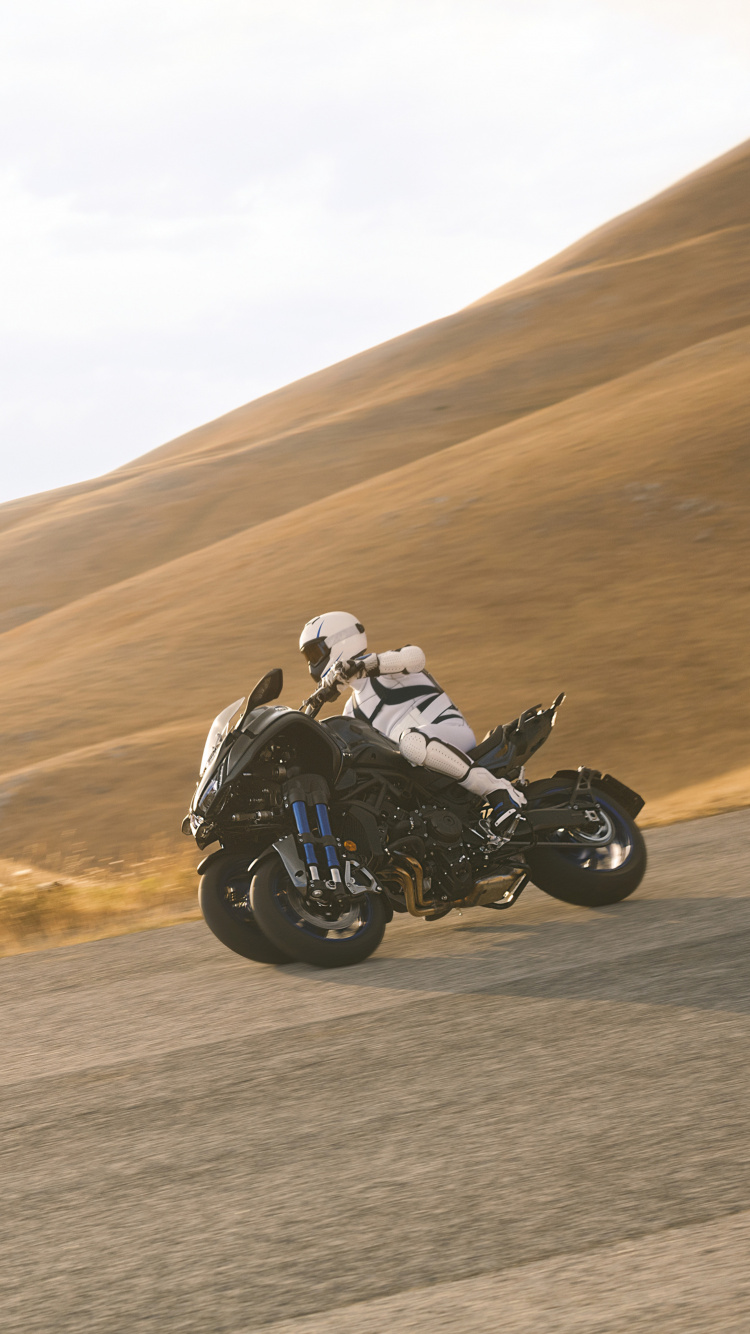 Обои Ямаха мотор Компани, Три-виллер, мотоцикл, мотоспорт, окружающая среда в разрешении 750x1334