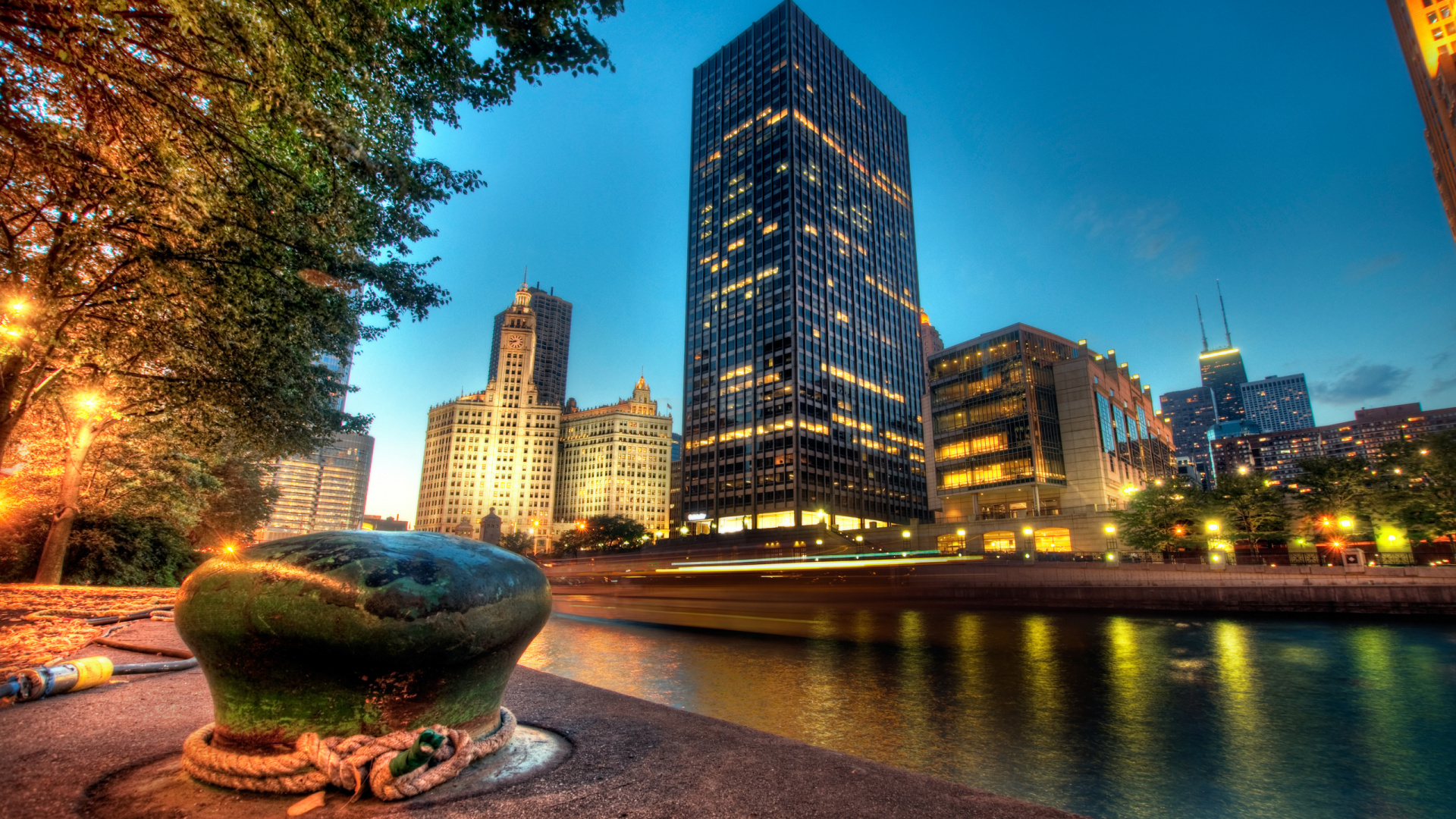 Обои город, небоскреб, ориентир, городской пейзаж, отражение в разрешении 1920x1080