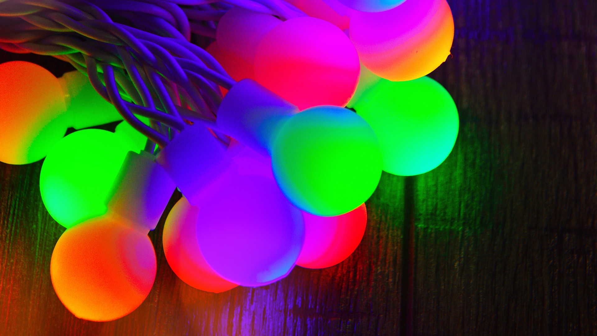 Обои свет, пурпур, розовый, освещение, красочность в разрешении 1920x1080