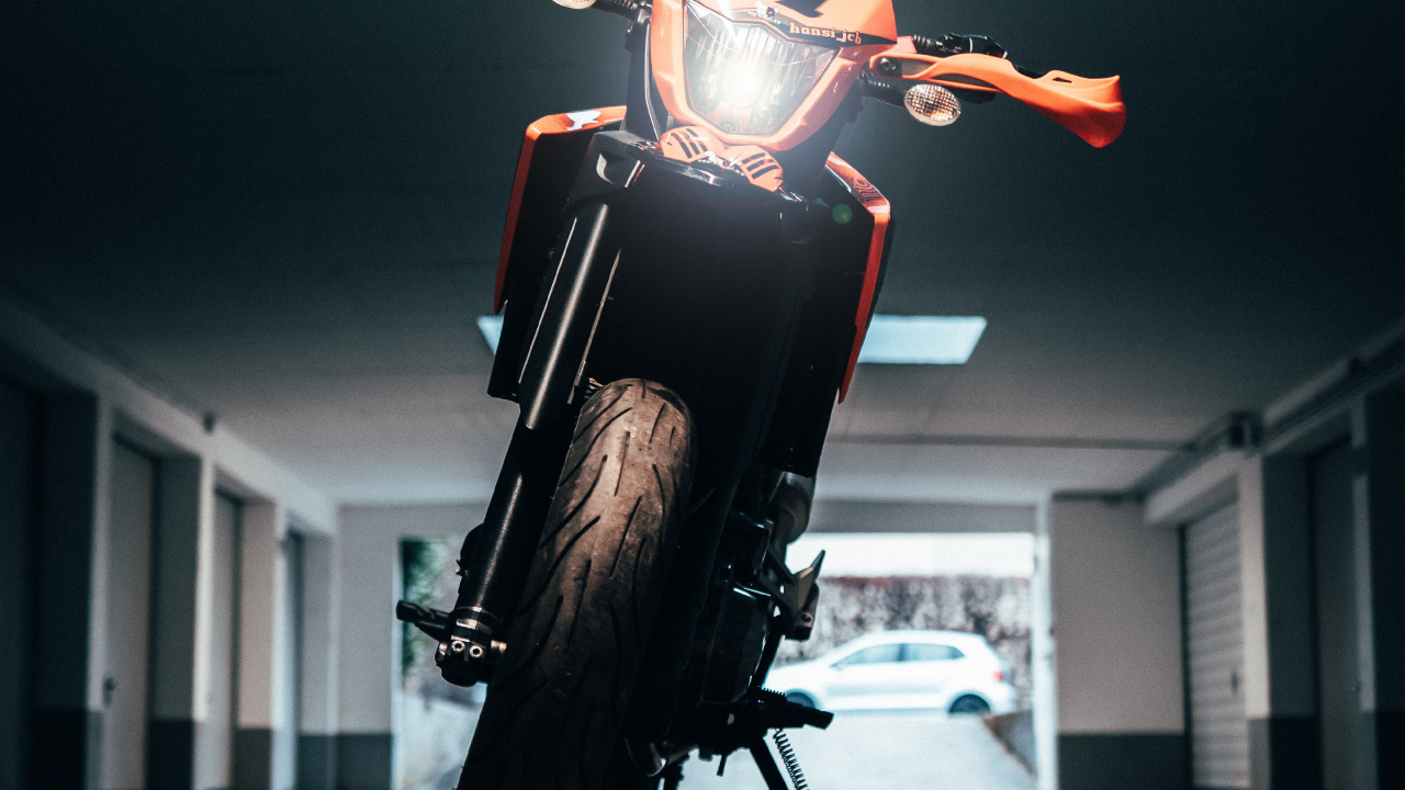 Обои мотоцикл, темнота, КТМ, Скутер, мопед в разрешении 1280x720