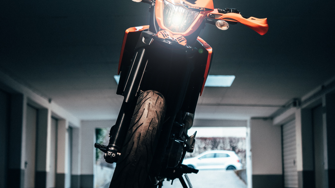 Обои мотоцикл, темнота, КТМ, Скутер, мопед в разрешении 1366x768