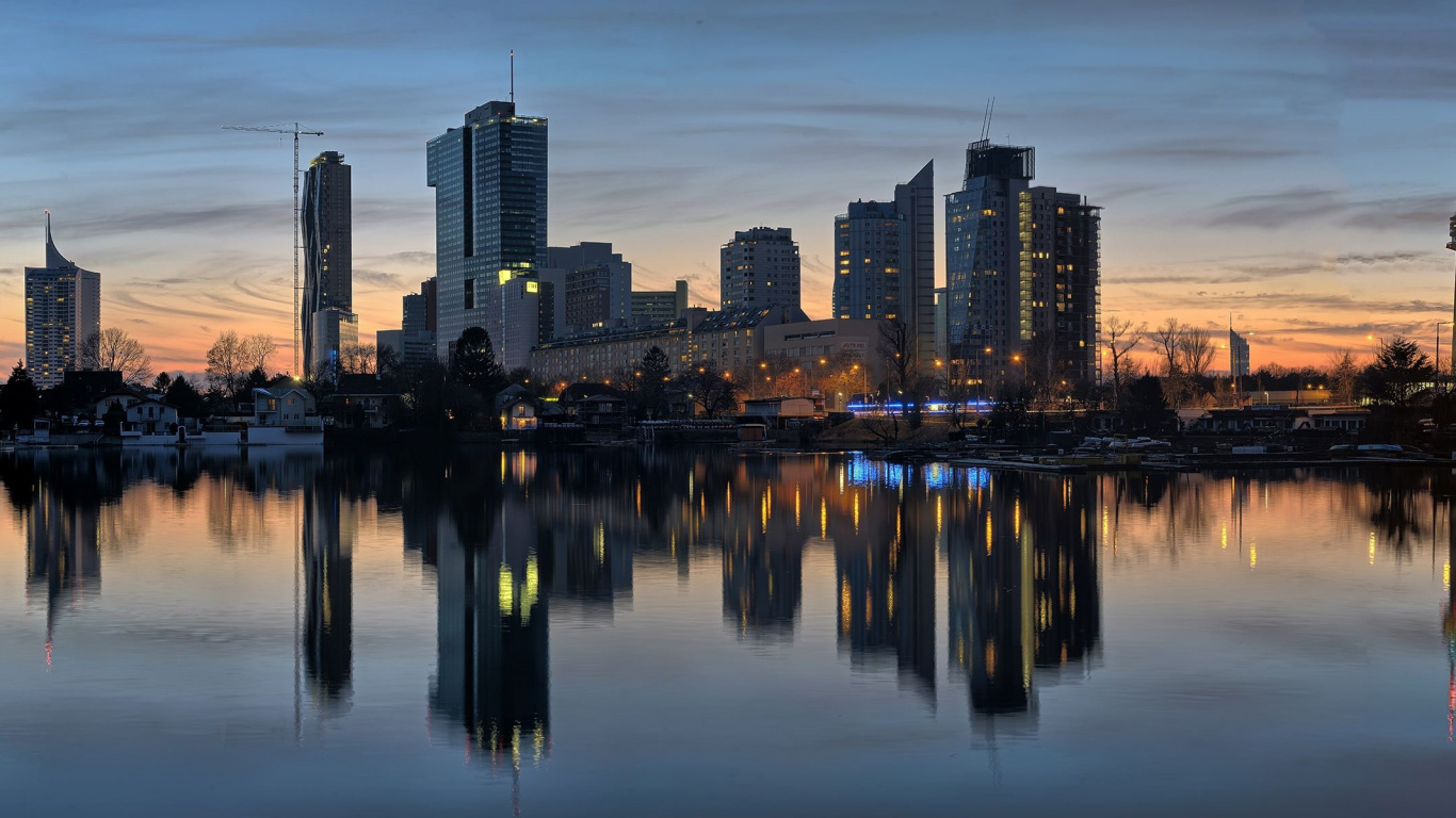 Обои Вена, город, городской пейзаж, линия горизонта, отражение в разрешении 1366x768