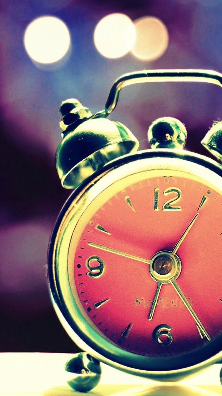 Обои будильник, циферблат часов, макро фотография, часы фирмы hermle, макросъемка в разрешении 720x1280