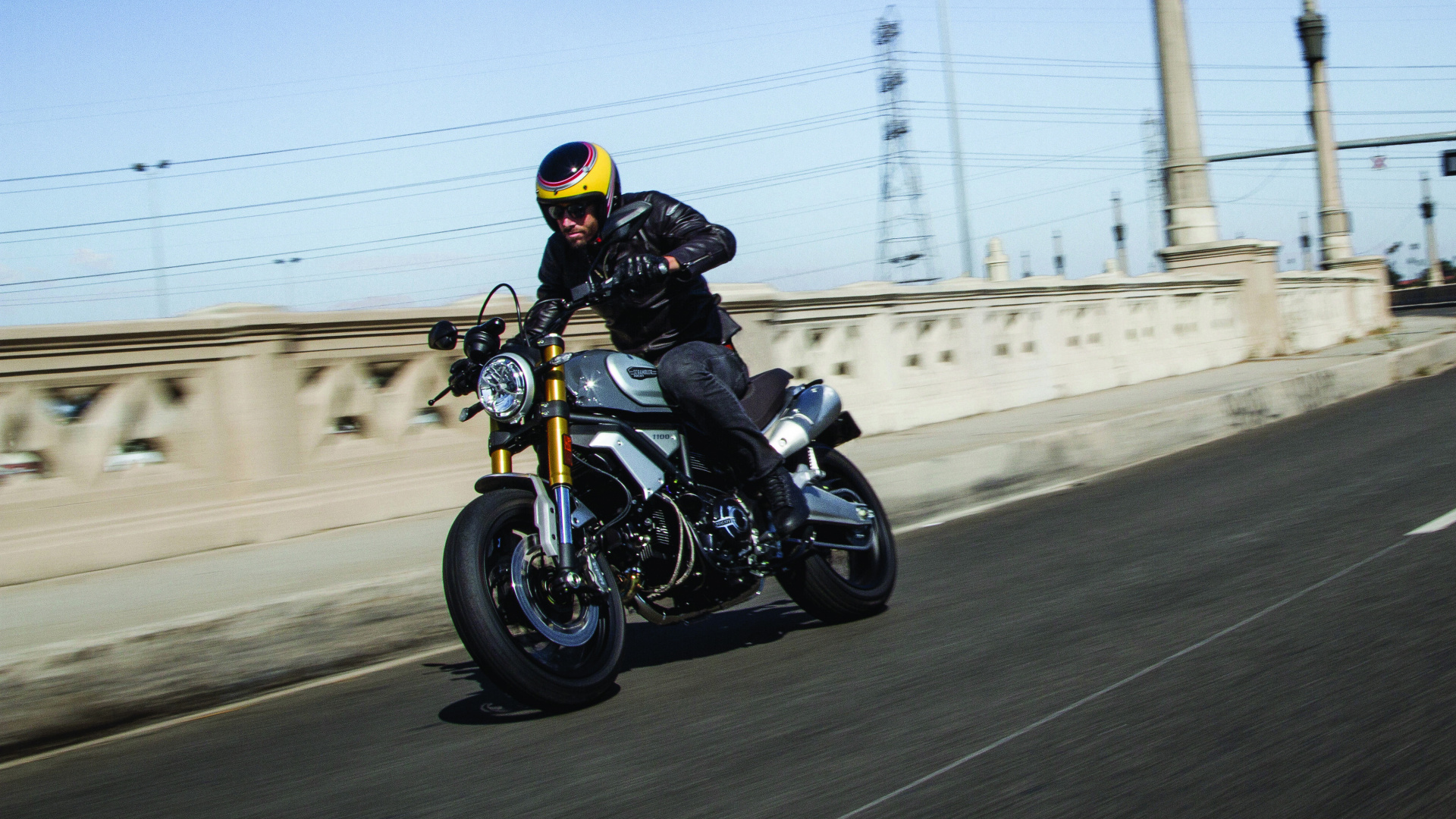 Обои скремблер, ducati, ипподром, мотоцикл, мотоспорт в разрешении 1920x1080