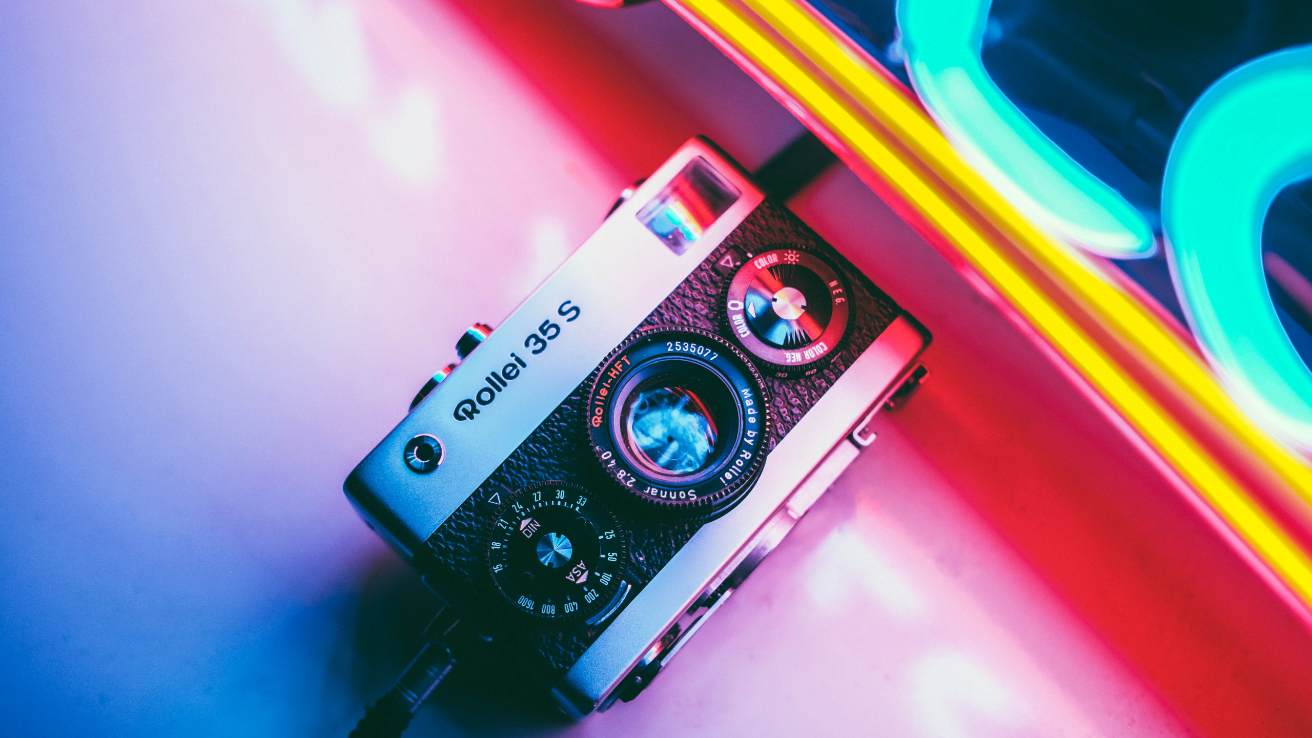 Обои камера, электроника, свет, технологии, электронное устройство в разрешении 2560x1440