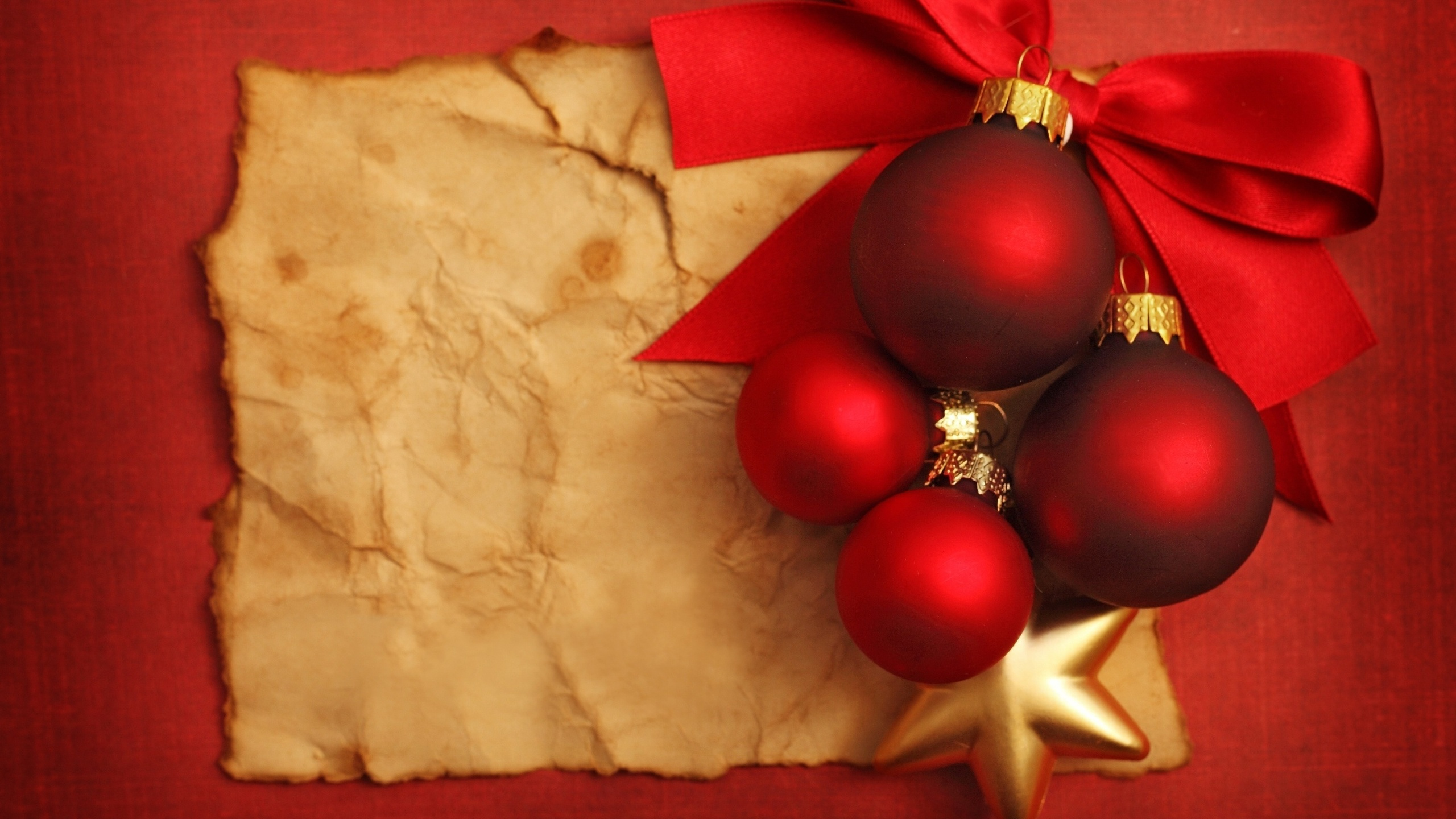 Обои Рождественский день, Новый год, праздник, рождественский орнамент, Рождественские украшения в разрешении 2560x1440