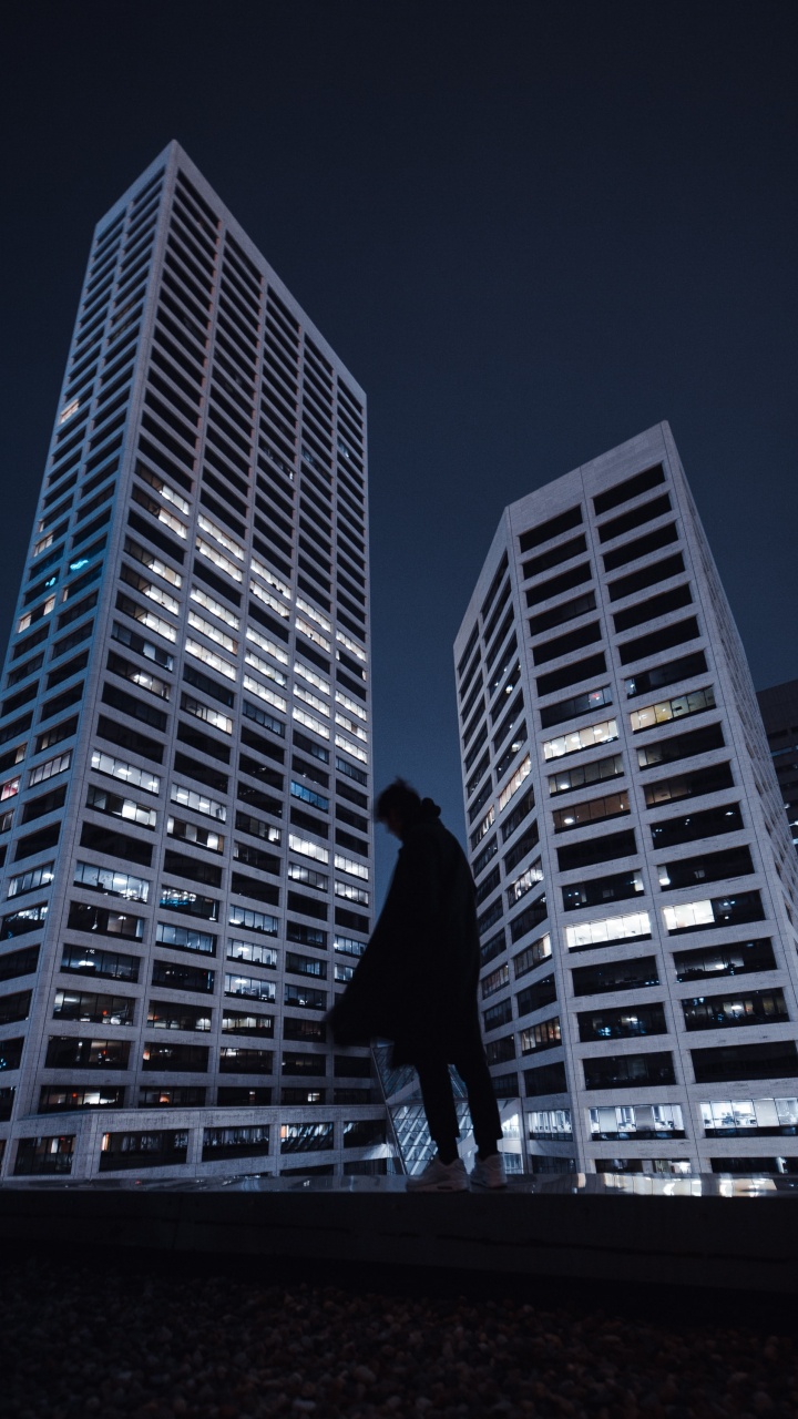 Обои черный, архитектура, башня, городской район, ночь в разрешении 720x1280