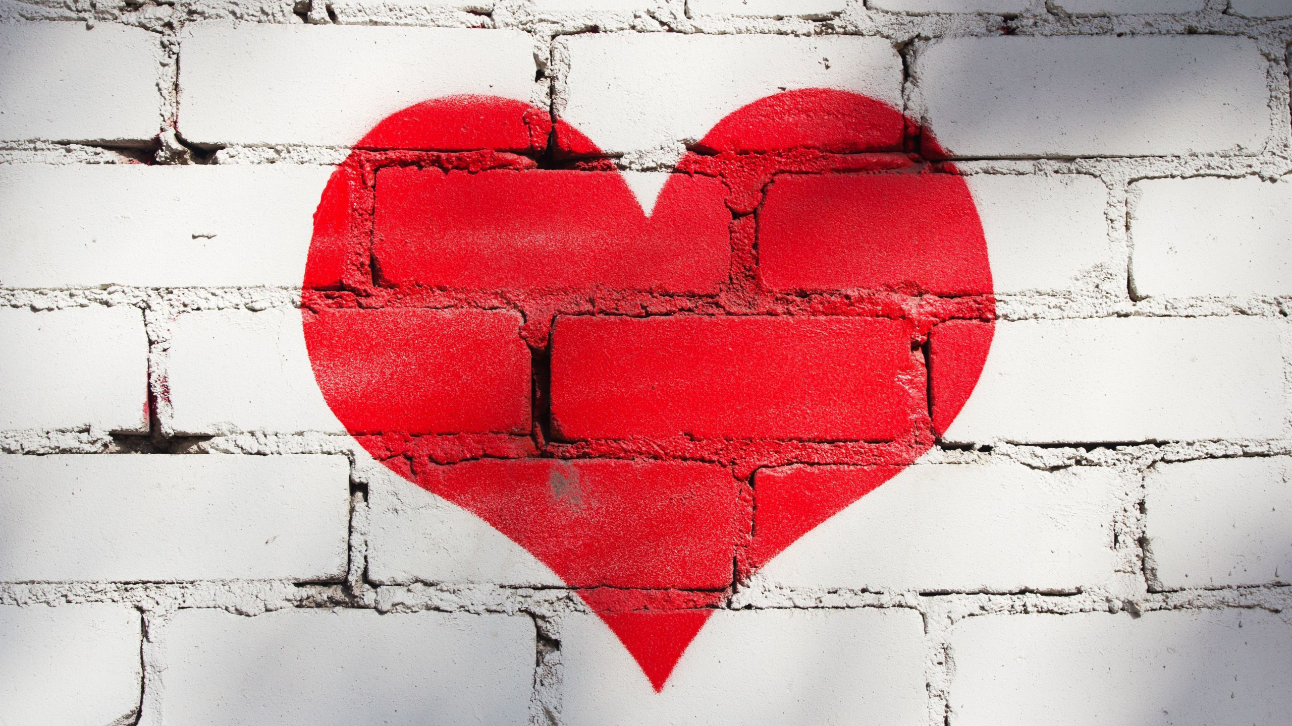 Обои сердце, роман, красный цвет, любовь, орган в разрешении 2560x1440