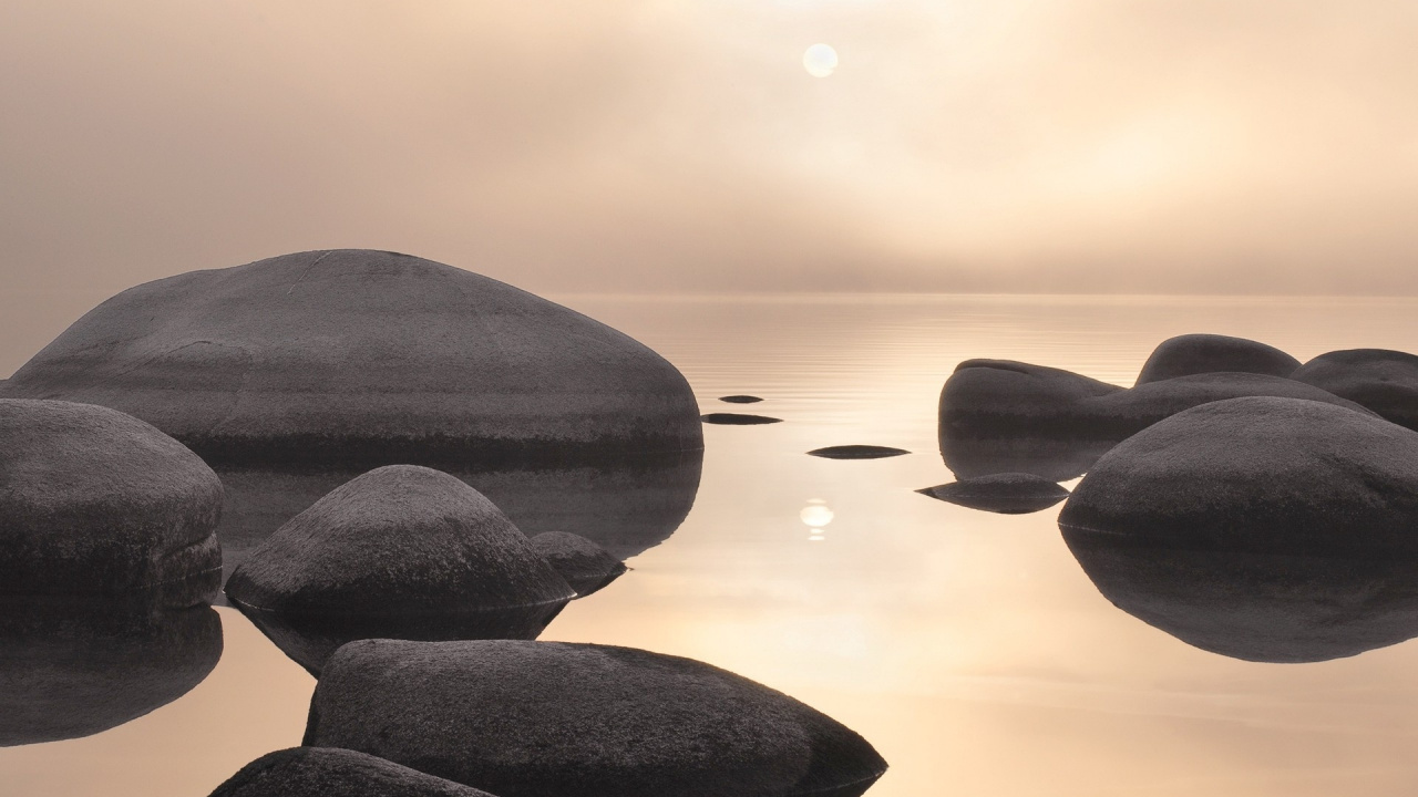 Обои Операционная система, рок, отражение, вода, море в разрешении 1280x720