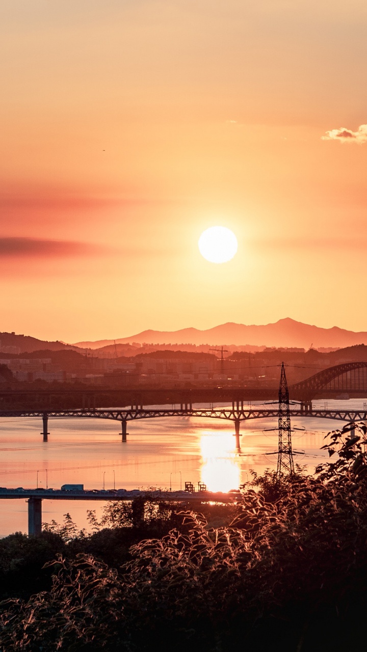 Обои закат, послесвечение, вода, горизонт, восход солнца в разрешении 720x1280