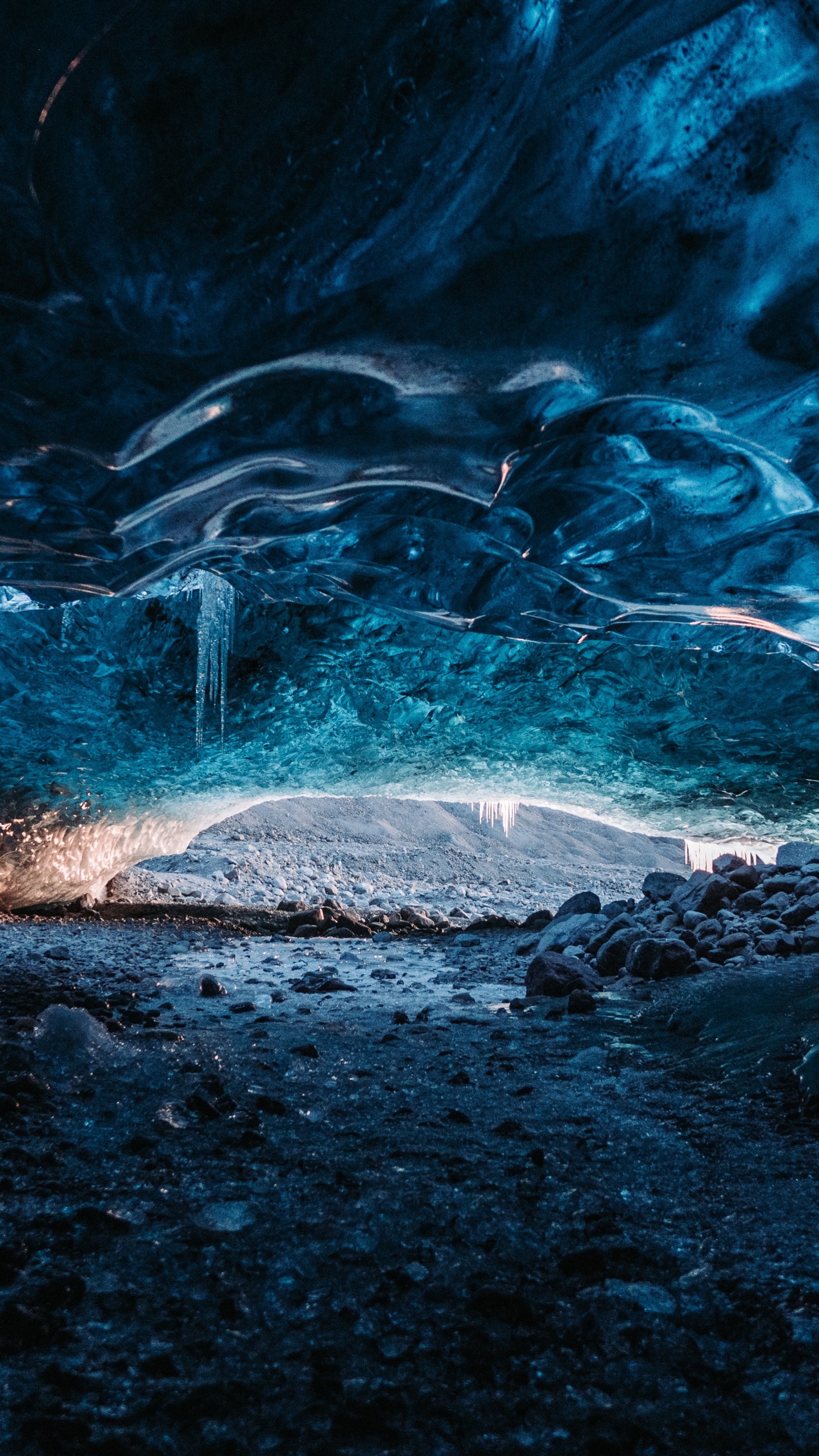 Обои ледяная пещера, пещера, ледник, вода, темнота в разрешении 1440x2560