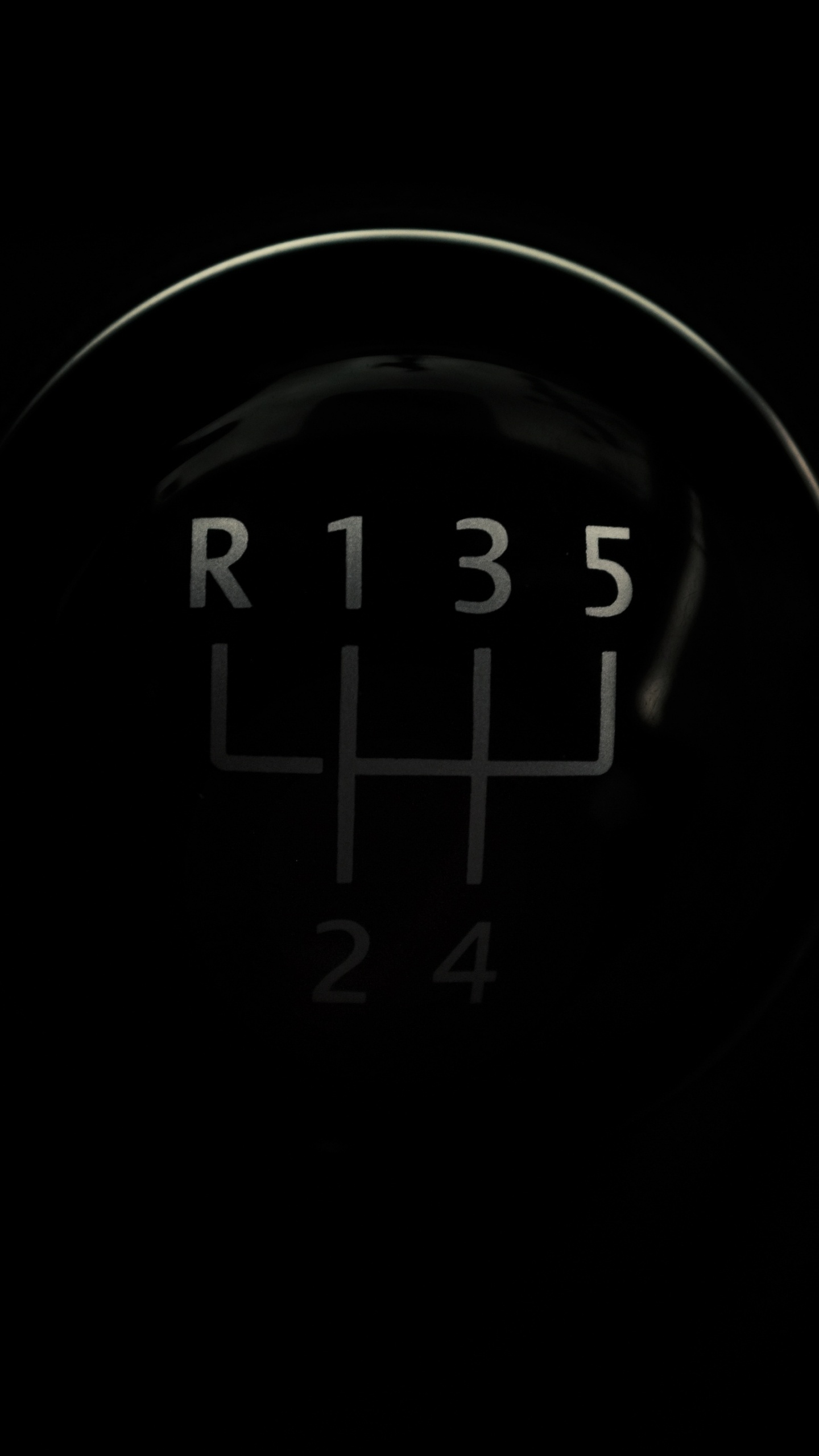 Обои черный, белые, темнота, текст, лого в разрешении 1440x2560