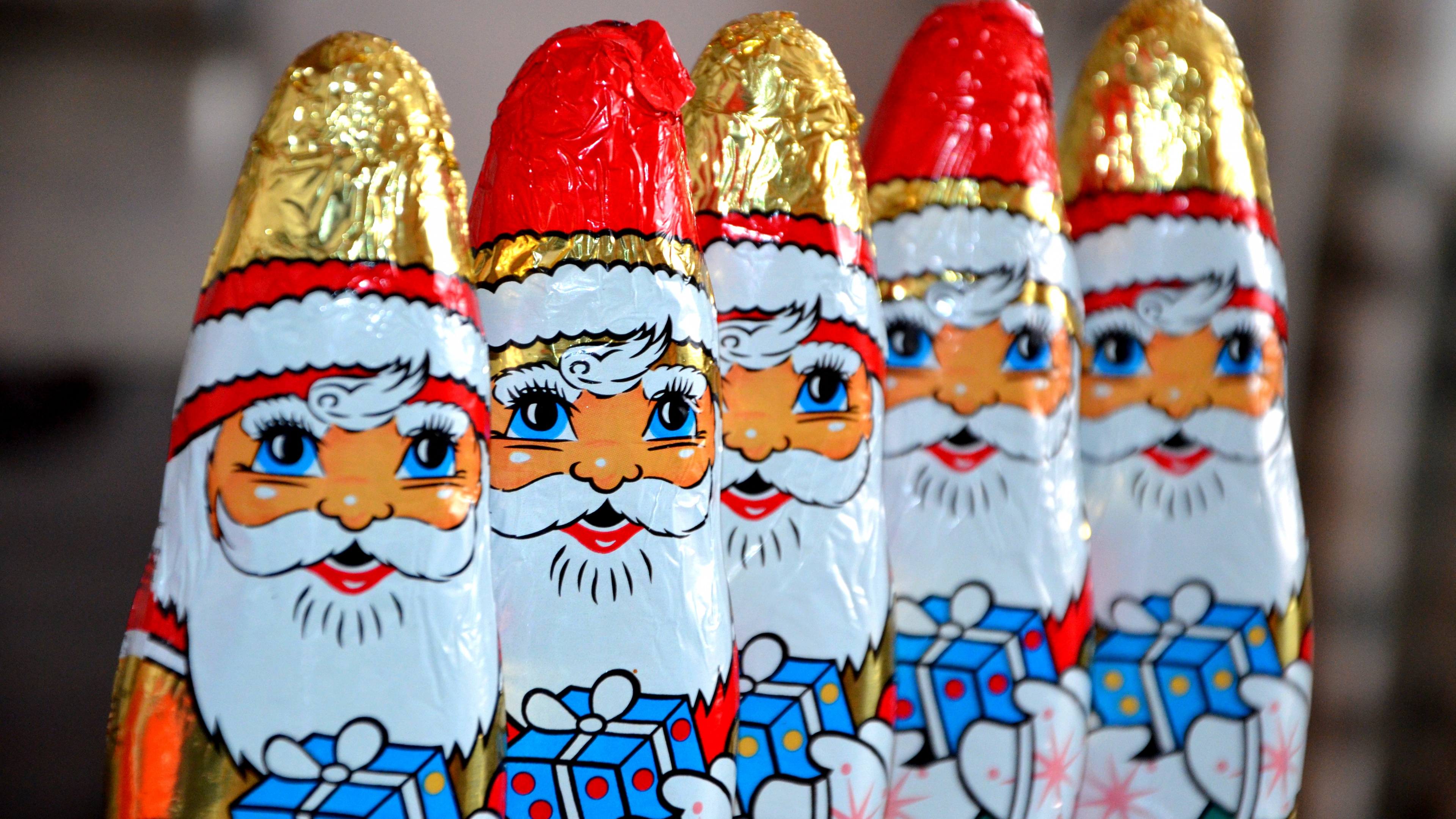 Обои шоколад, Санта-Клаус, конфета, украшение газона, статуя в разрешении 3840x2160