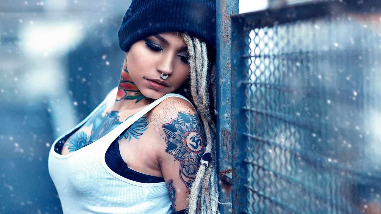 Обои волосы, синий, тату, красота, прохлада в разрешении 1280x720