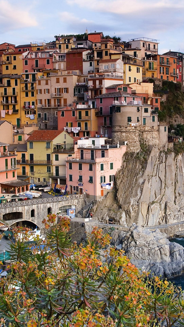 Обои побережье, море, городок, обрыв, мыс в разрешении 750x1334