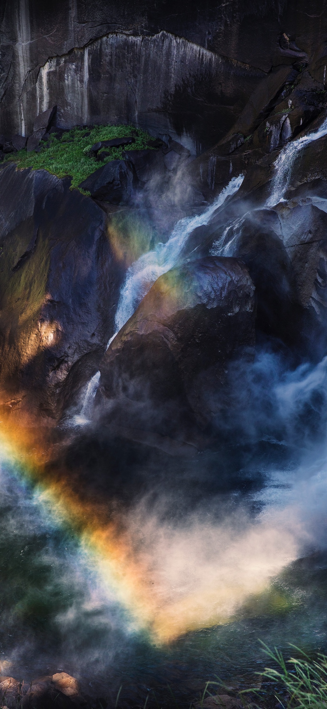 Обои водопад, природа, вода, природный ландшафт, водоток в разрешении 1125x2436