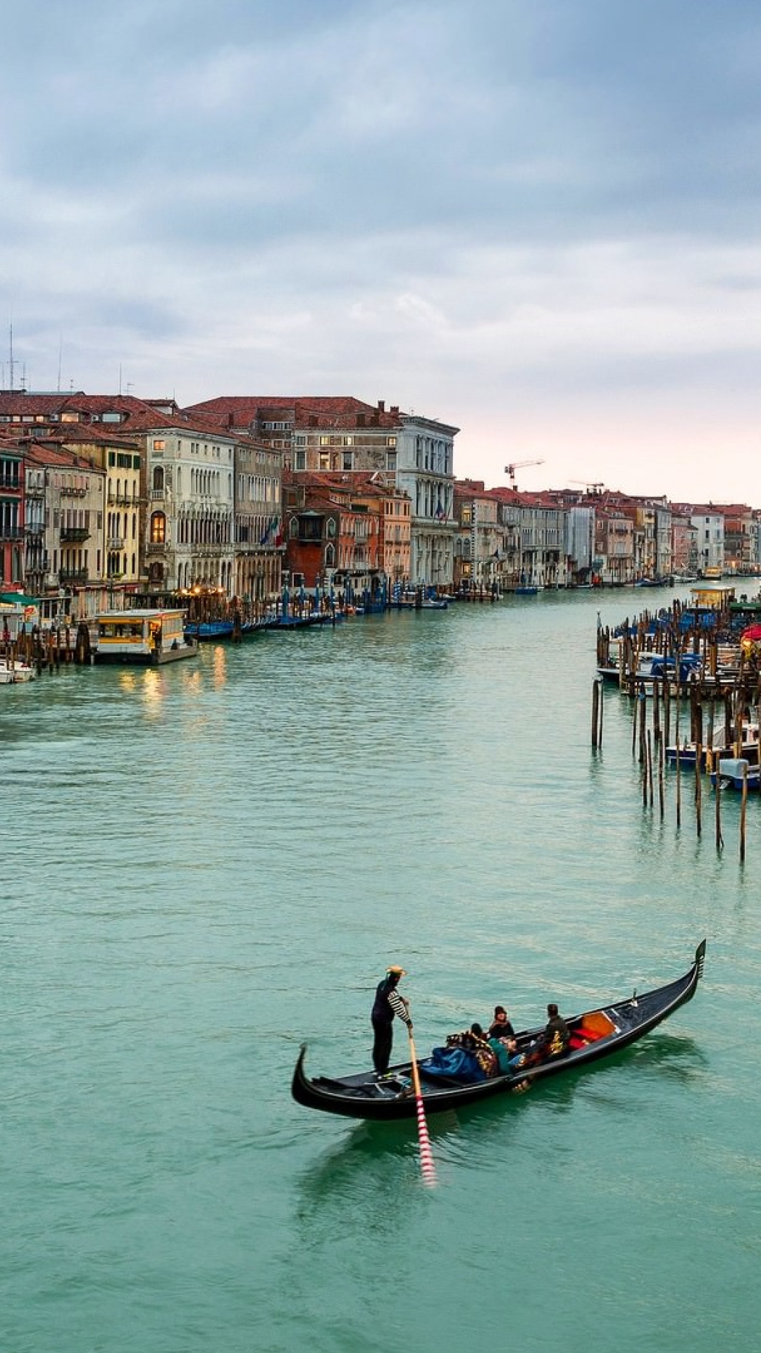 Обои Гранд-канал, гондола, канал, перевозка воды, водный путь в разрешении 1080x1920