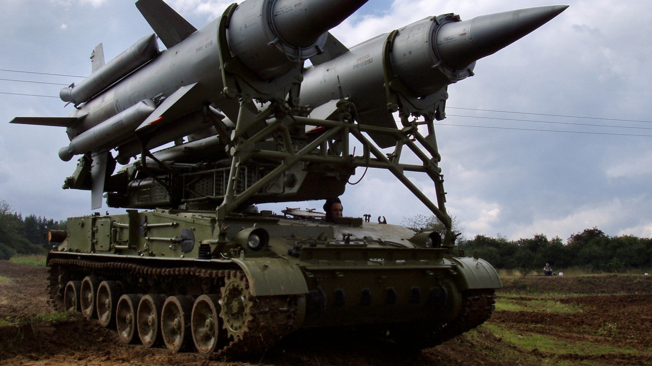 Обои бак, военнослужащие, орудийная башня, военный, военный автомобиль в разрешении 1280x720