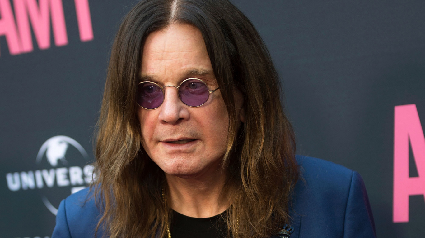 Обои Осборн, очки, представитель, длинные волосы, уход за зрением в разрешении 1366x768