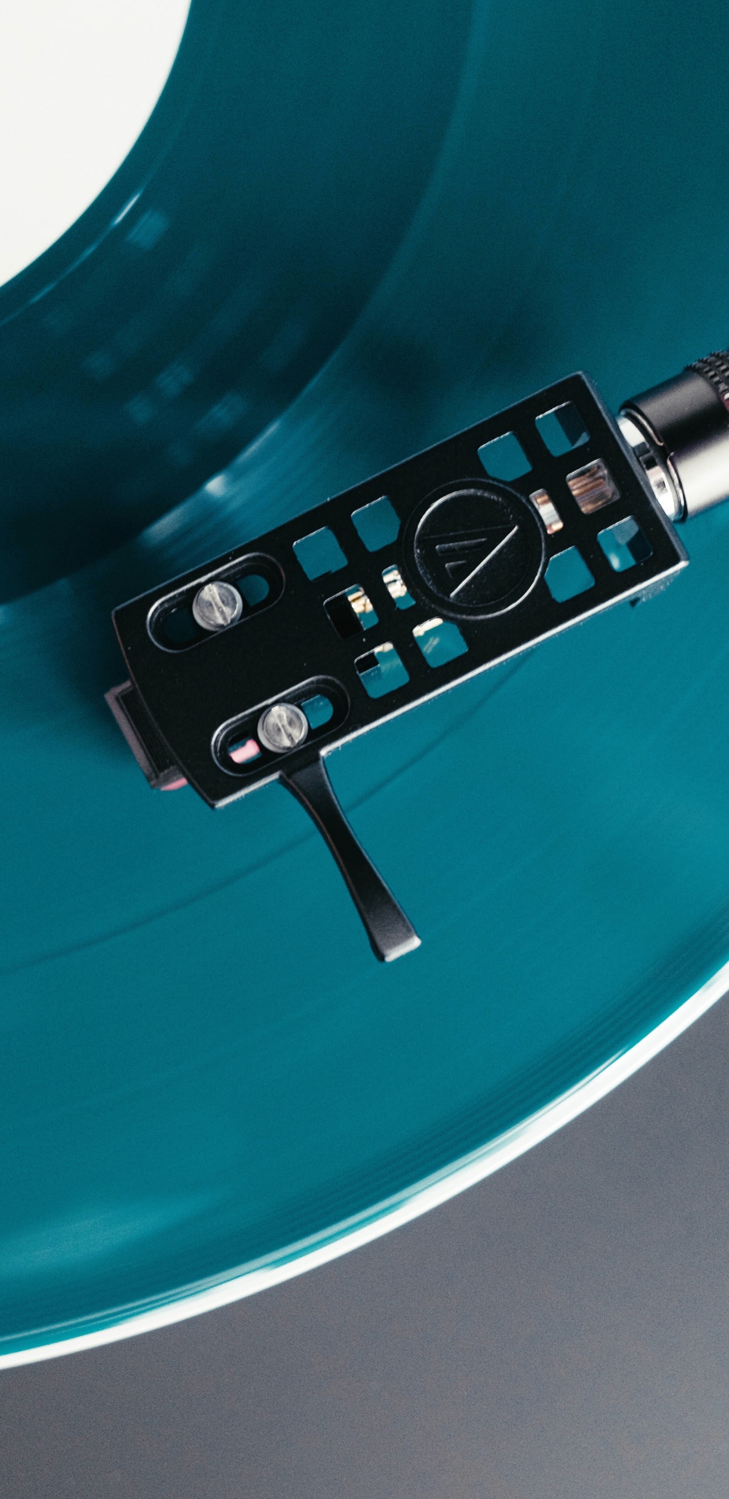 Обои граммофонная пластинка, Проигрыватель, фонограф, грампластинка, бирюза в разрешении 1440x2960