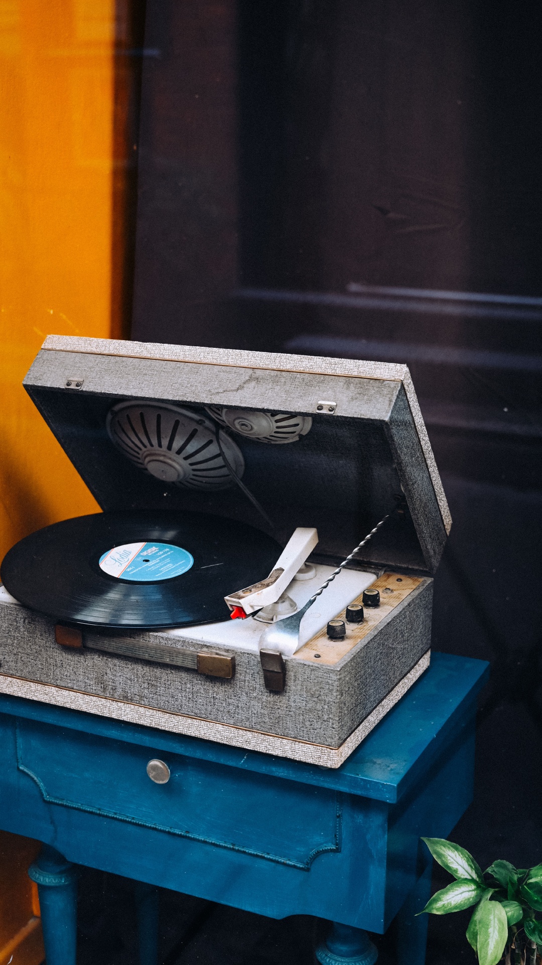 Обои комната, мебель, натюрморт, газ, таблица в разрешении 1080x1920