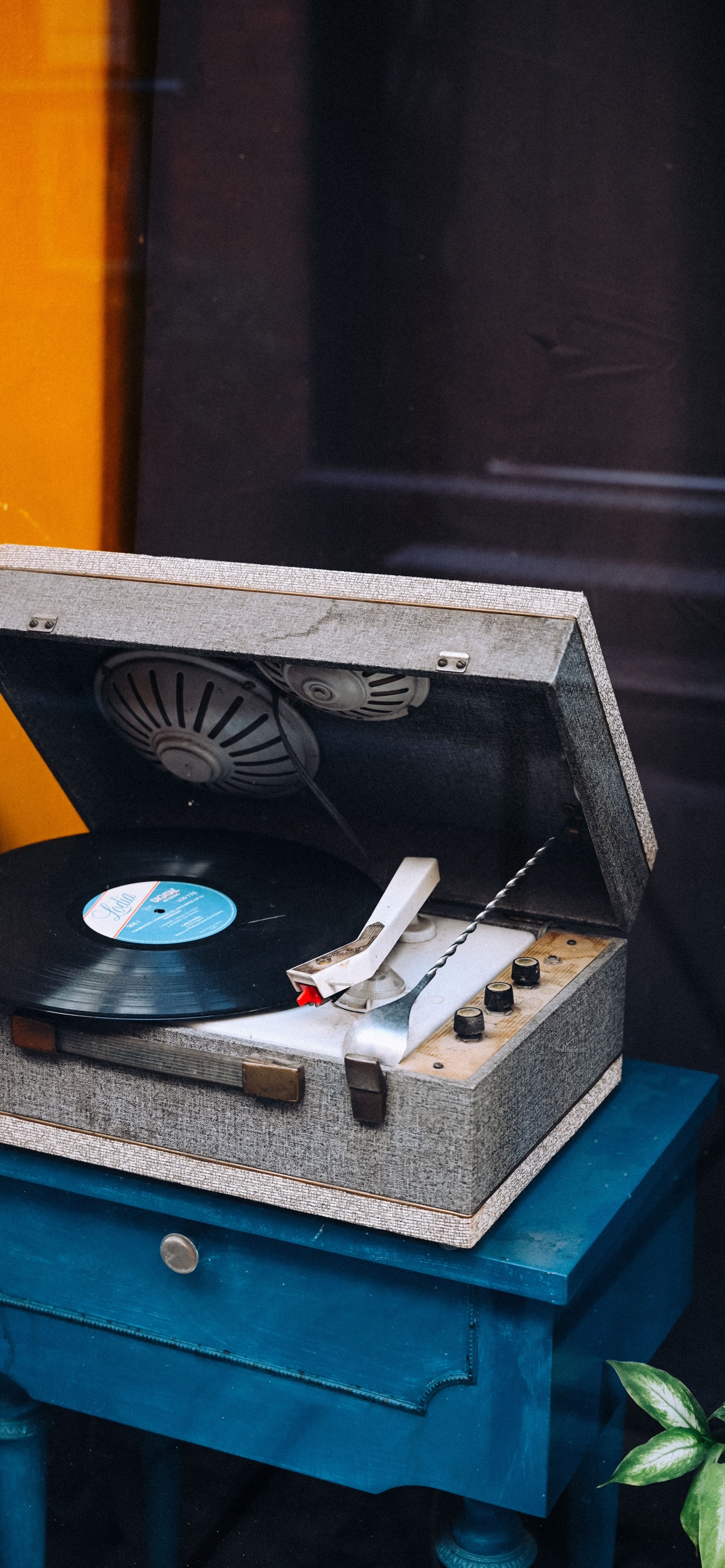 Обои комната, мебель, натюрморт, газ, таблица в разрешении 1242x2688