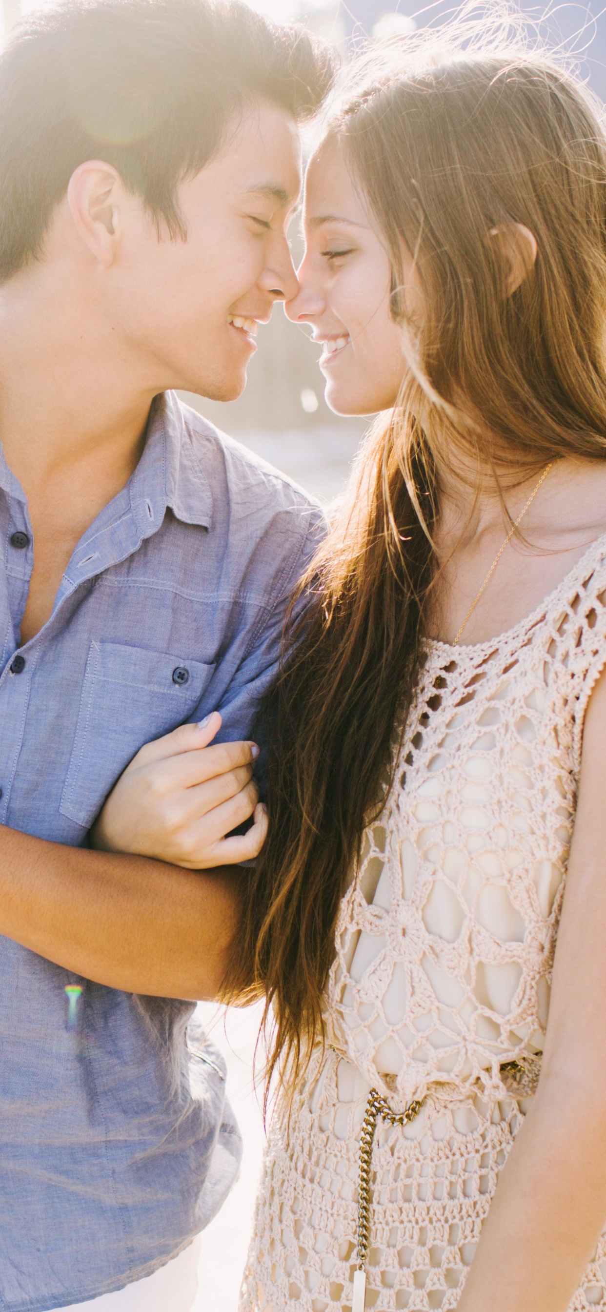 Обои роман, медовый месяц, любовь, желтый, взаимодействие в разрешении 1242x2688