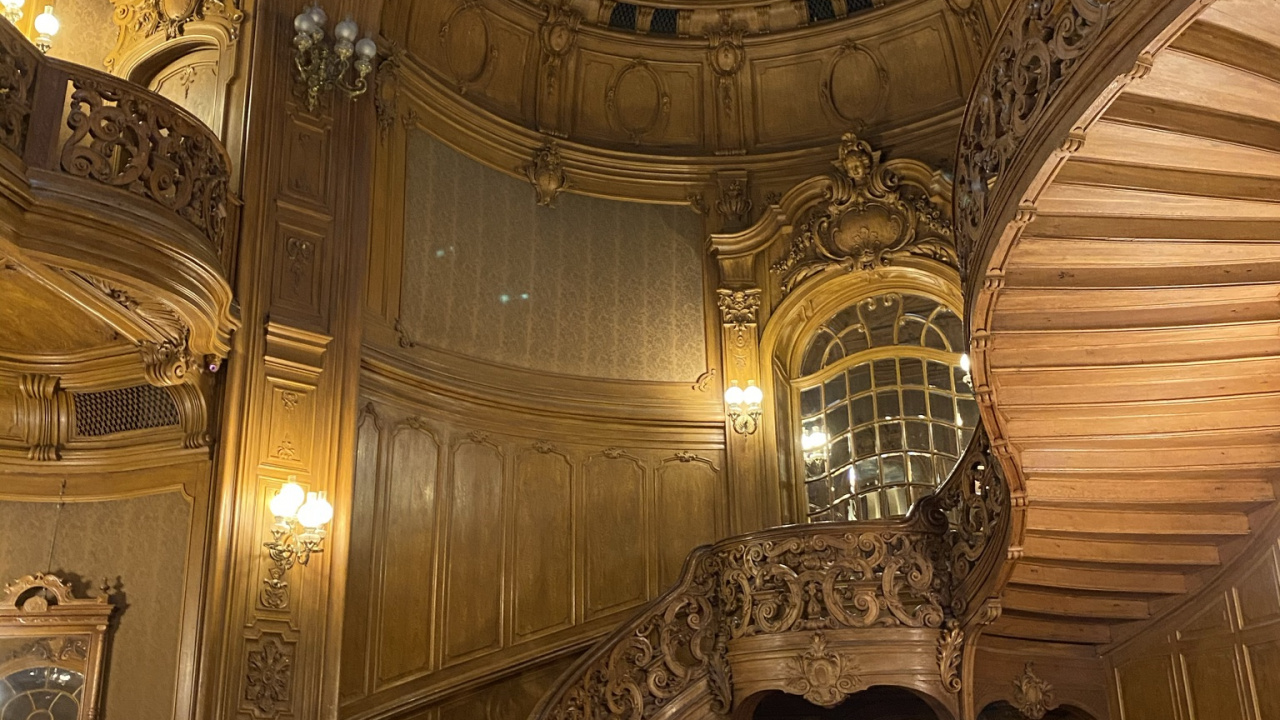 Обои ориентир, дизайн интерьера, потолок, стекло, осветительная арматура в разрешении 1280x720