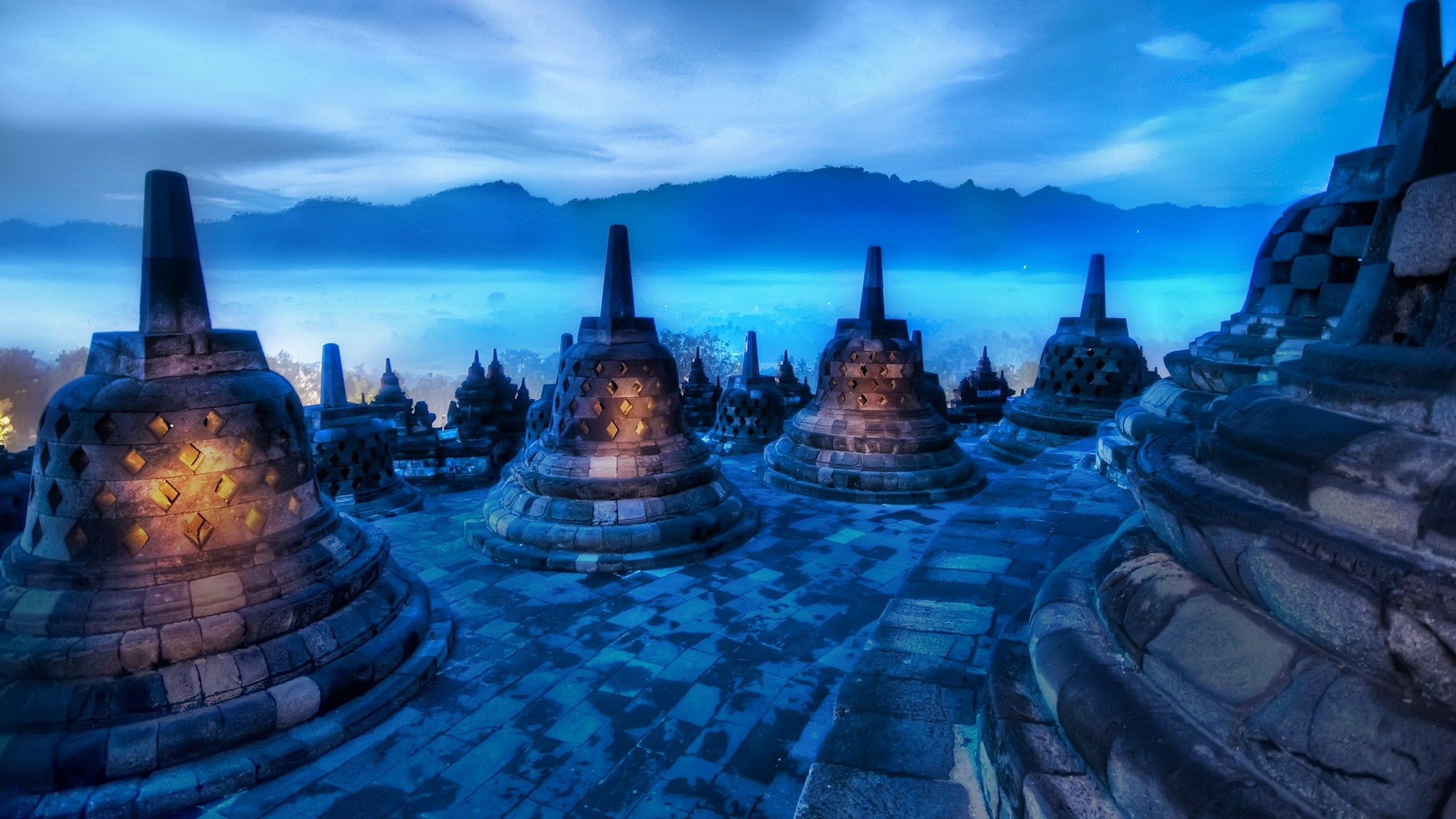 Обои ориентир, Индонезия, археологический памятник, городской пейзаж, историческое место в разрешении 2560x1440