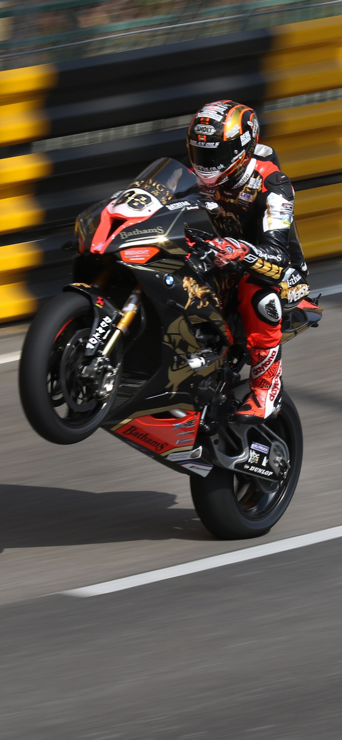 Обои автоспорт, ипподром, гонки на мотоциклах, гоночный, мотогонщик в разрешении 1125x2436