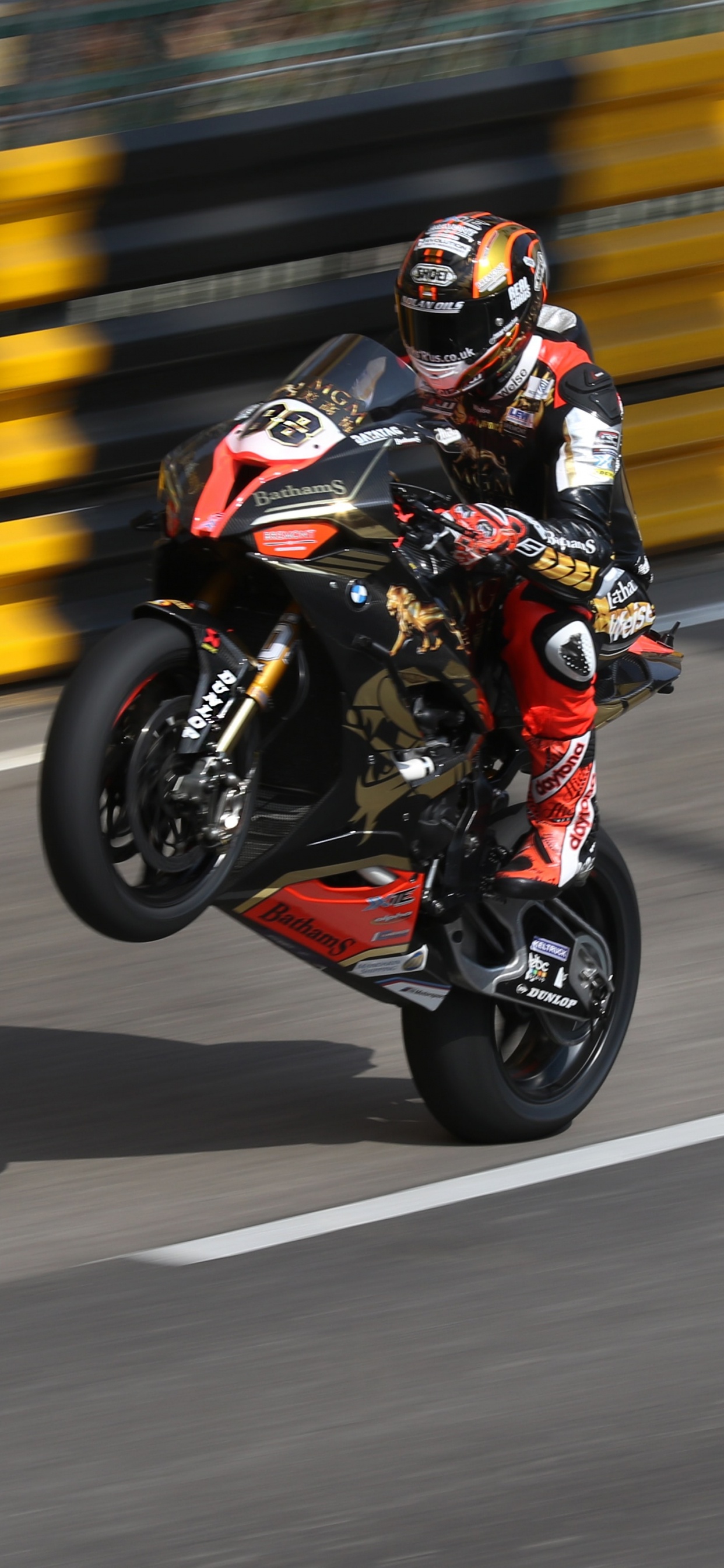 Обои автоспорт, ипподром, гонки на мотоциклах, гоночный, мотогонщик в разрешении 1242x2688