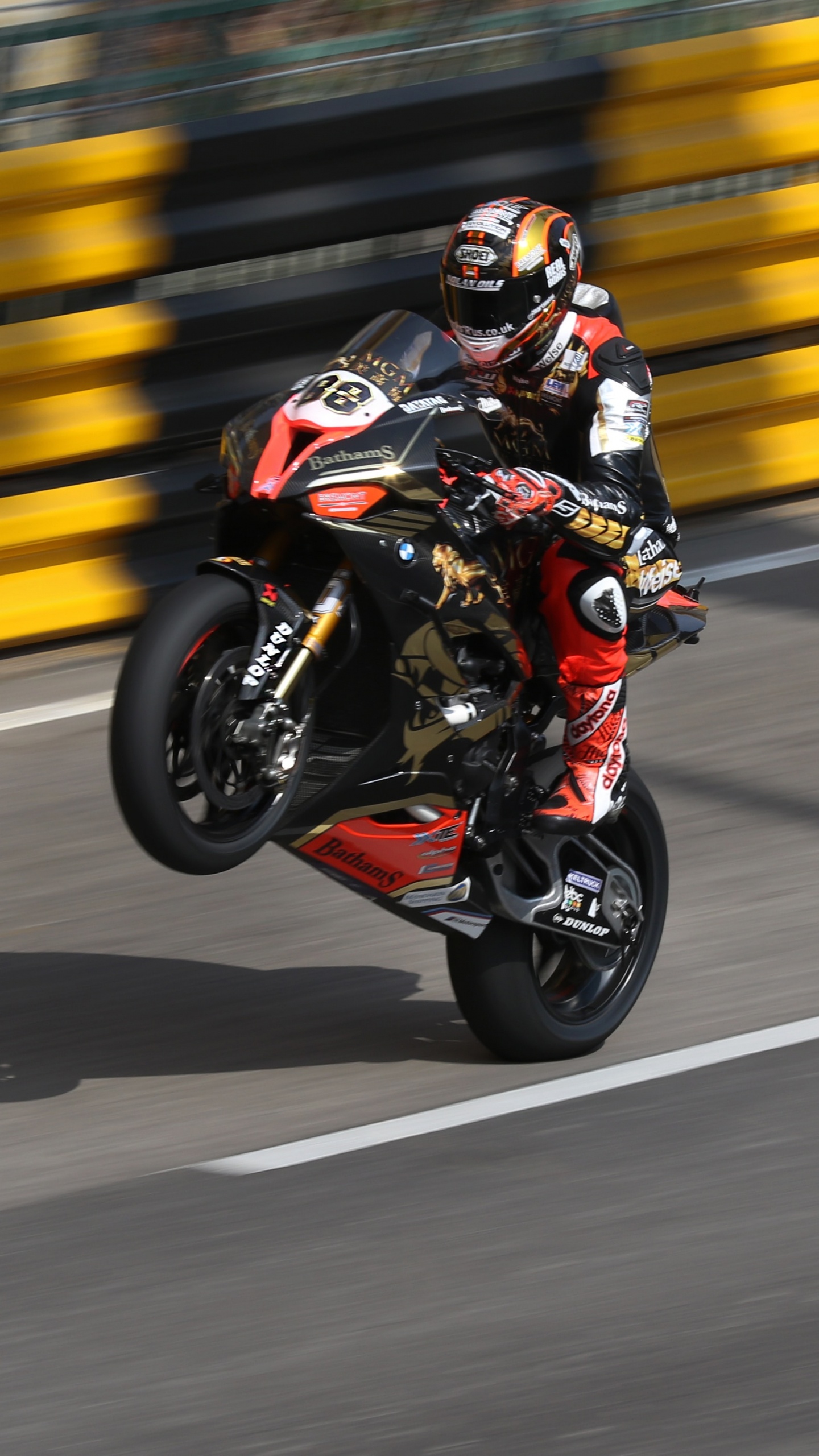 Обои автоспорт, ипподром, гонки на мотоциклах, гоночный, мотогонщик в разрешении 1440x2560