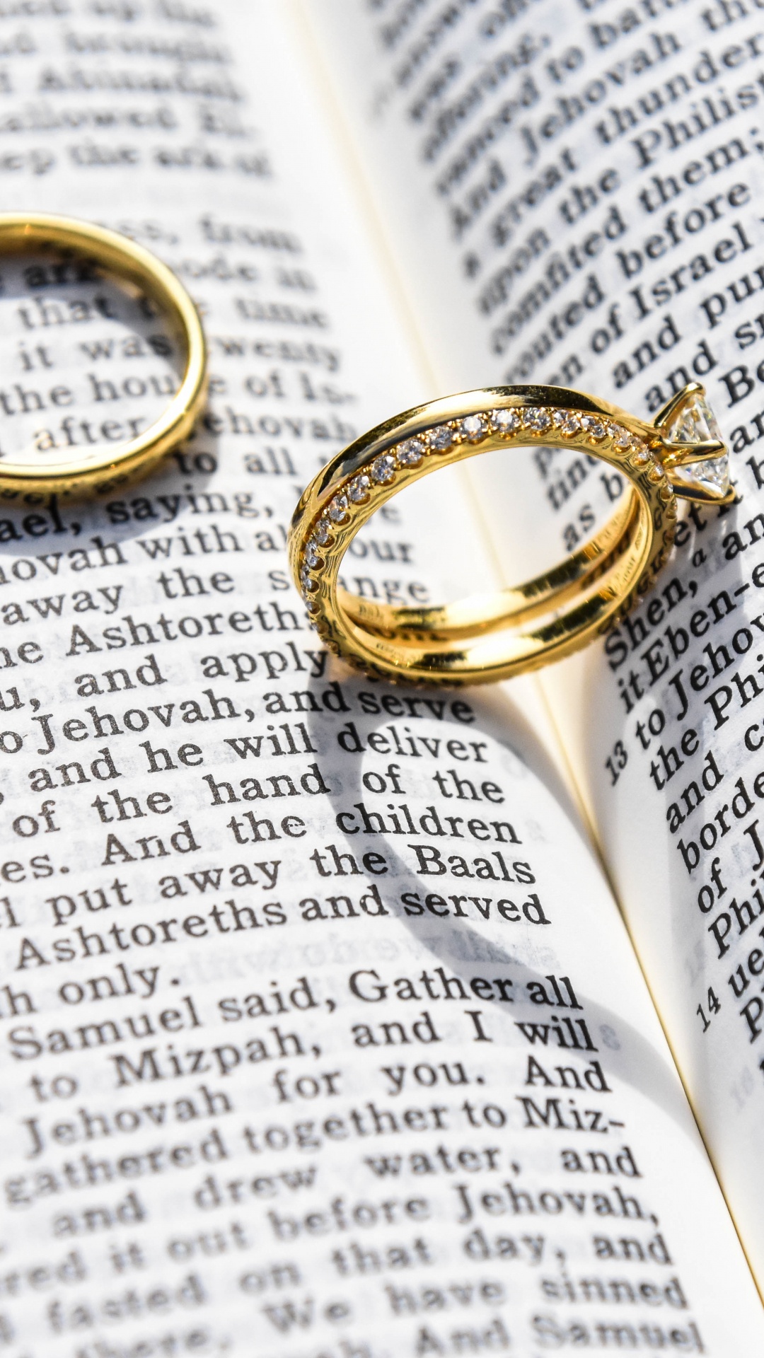 Обои обручальное кольцо, кольцо, свадьба, ювелирные изделия, модный аксессуар в разрешении 1080x1920