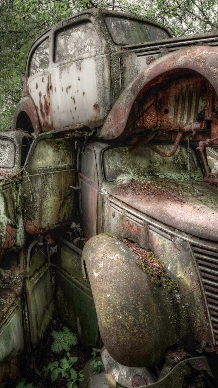 Обои ржавчина, авто, клочок, металл, дерево в разрешении 720x1280