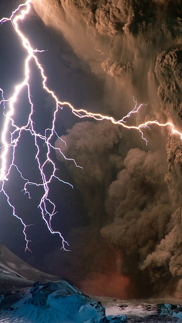 Обои вулкан, земля, природа, молния, гром в разрешении 720x1280