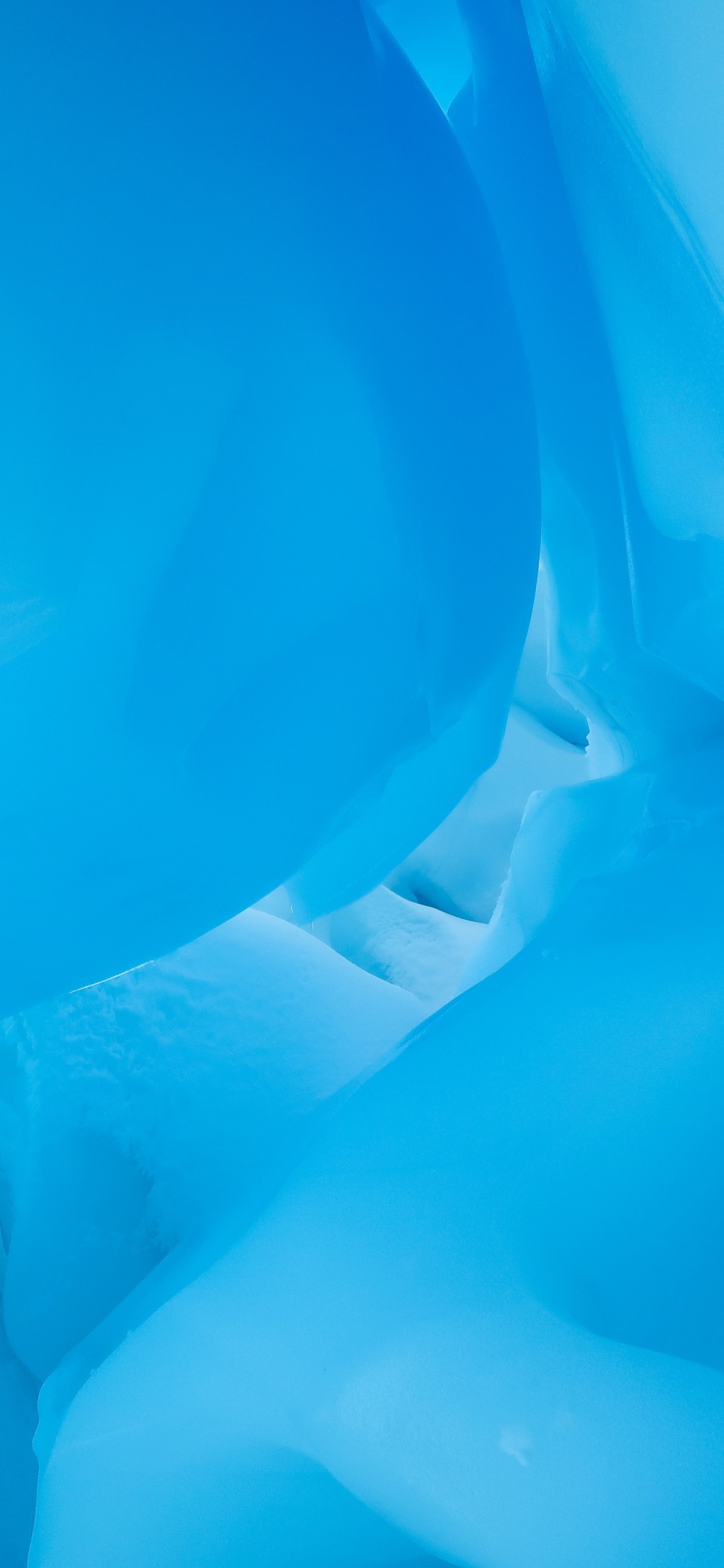 Обои синий, Аква, ледяная пещера, вода, бирюза в разрешении 1125x2436