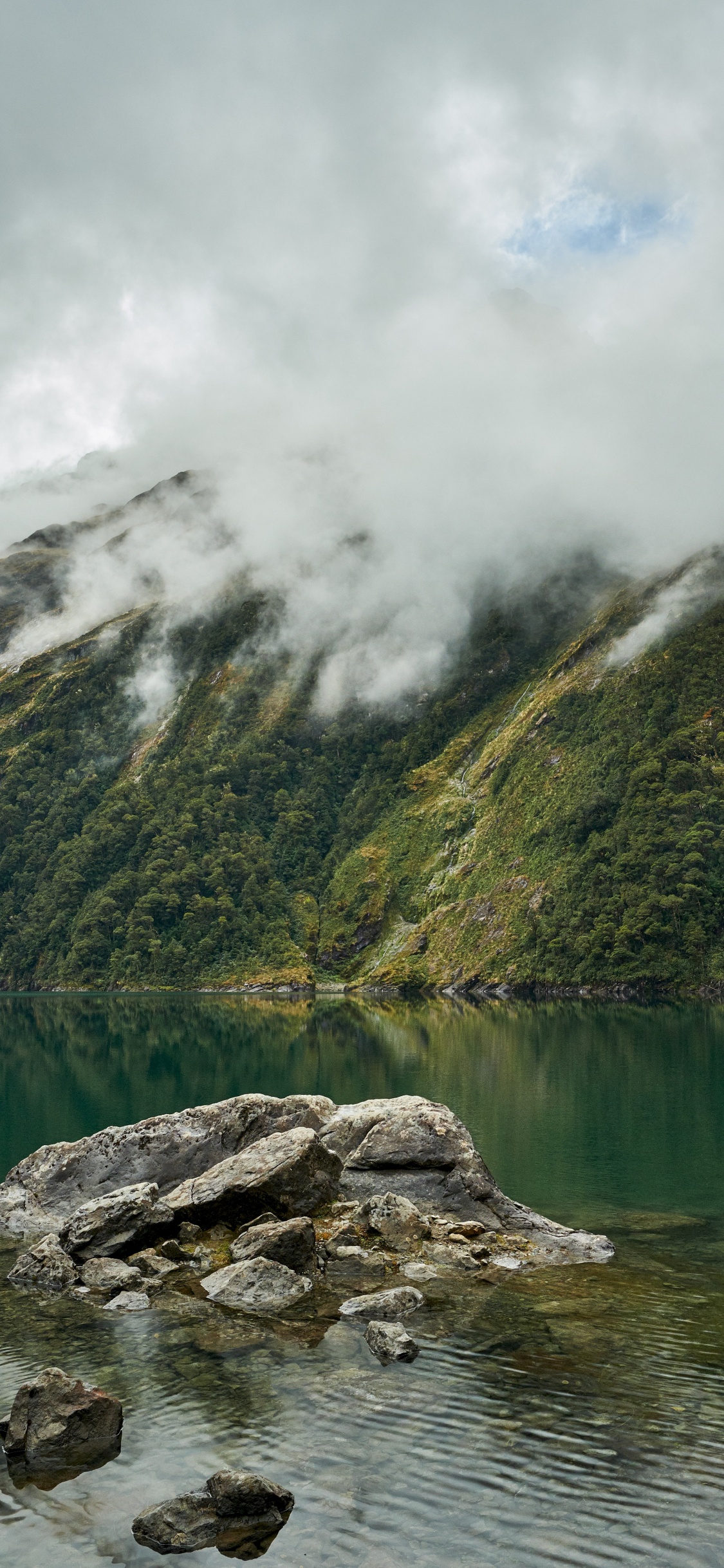 Обои гора, пейзажи гор, озеро, природа, природный ландшафт в разрешении 1125x2436