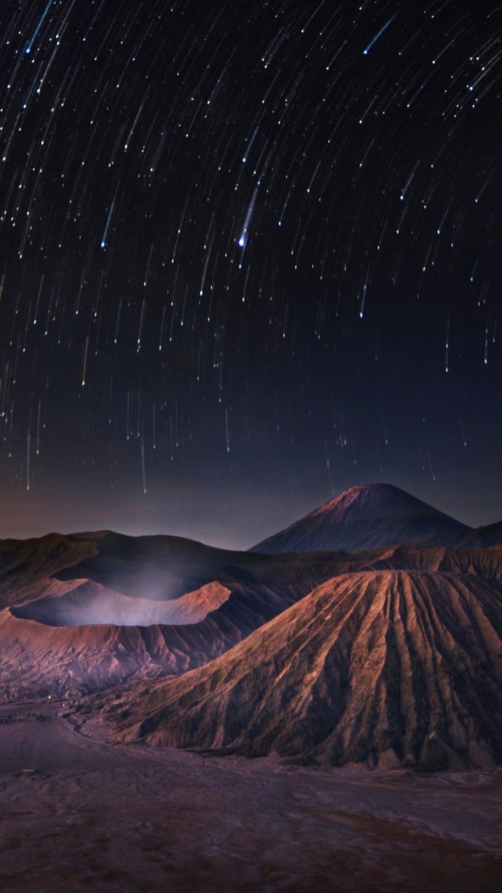 Обои природа, ночь, атмосфера, звезда, падающая звезда в разрешении 720x1280