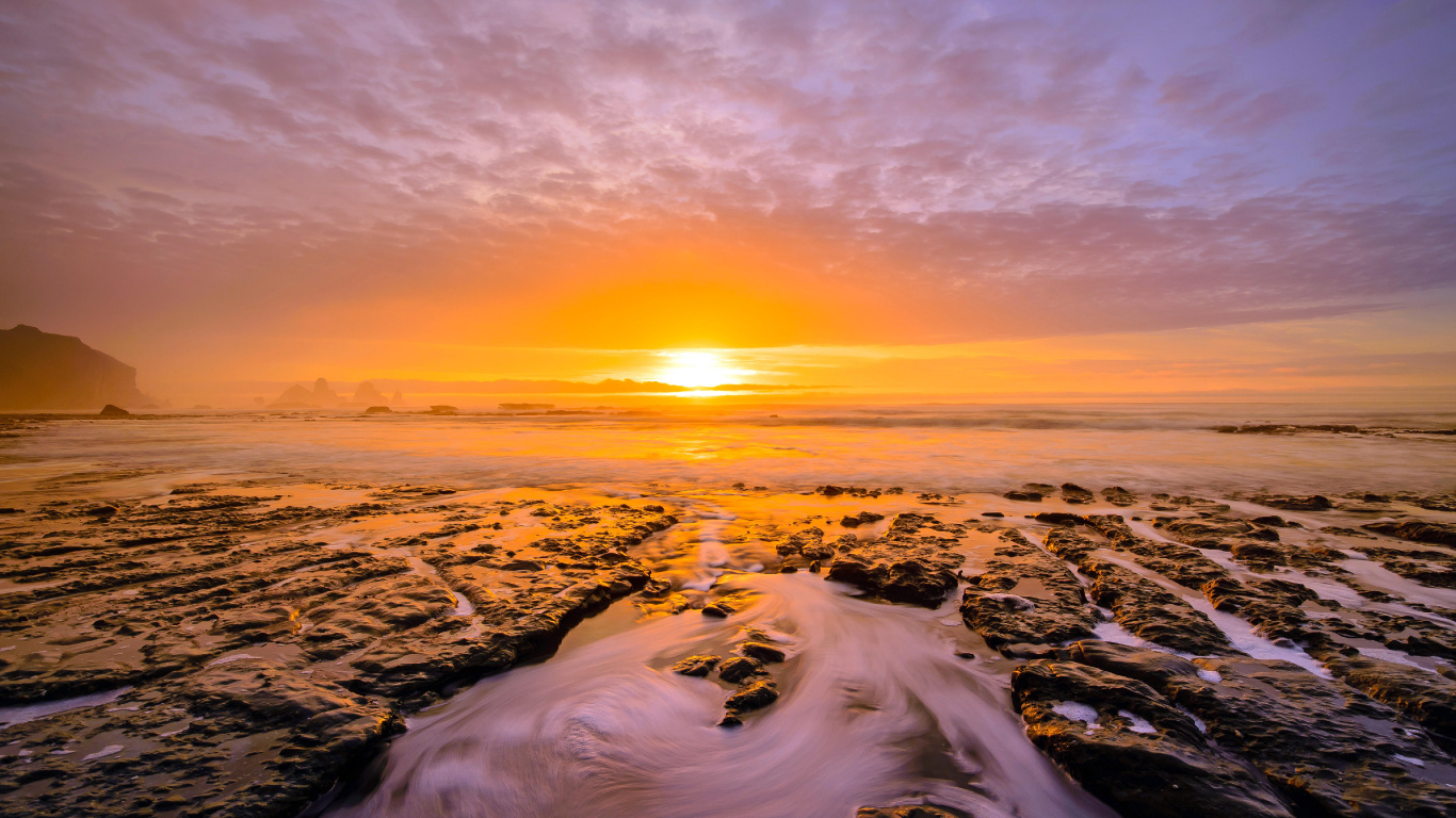 Обои утро, закат, горизонт, море, восход солнца в разрешении 1366x768